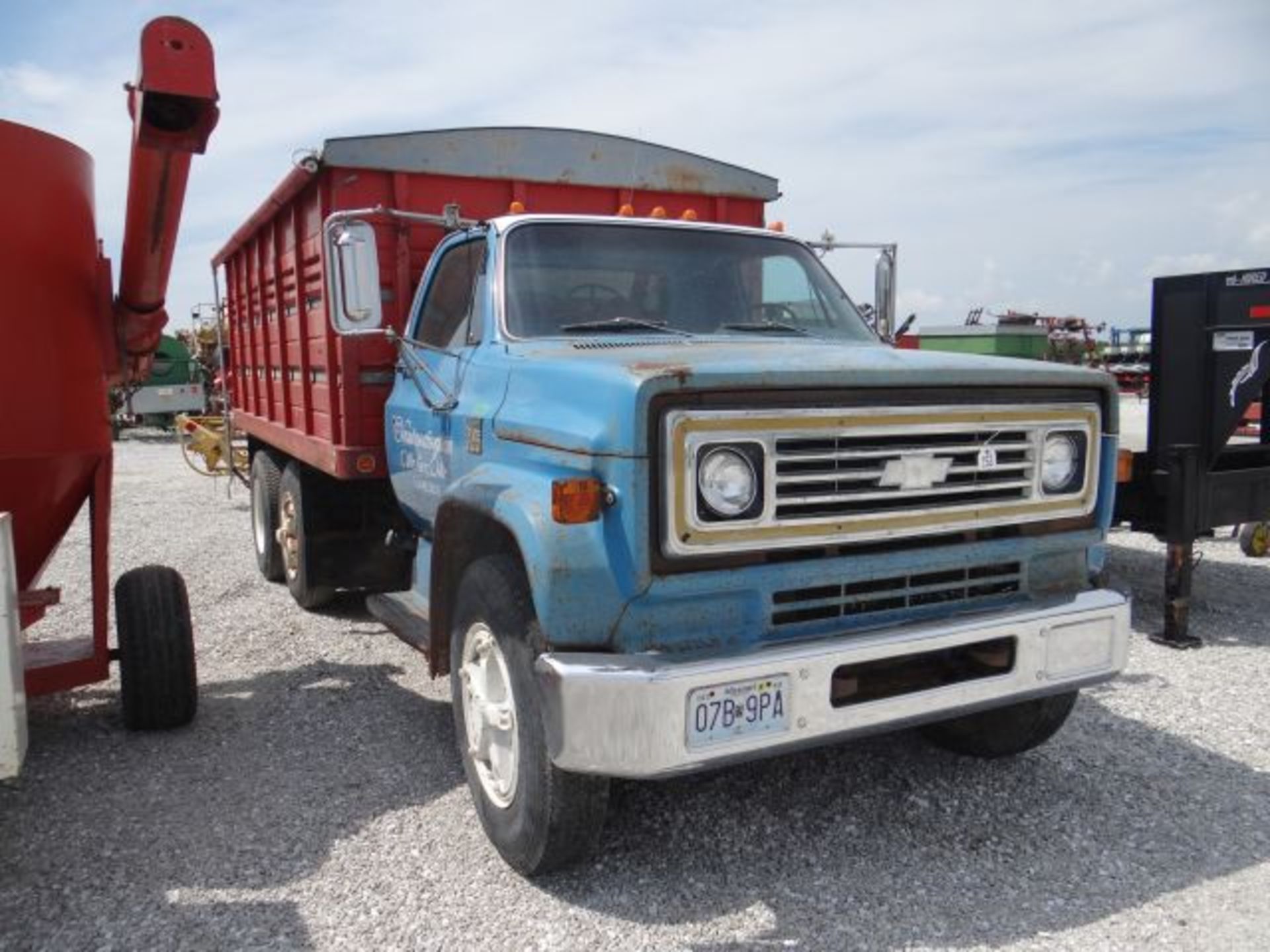 1973 Chevy C65 Grain Truck Knapheide Bed, Hoist and Roll-Over Tarp, w/Westfield Seed Auger, Title in - Image 2 of 4