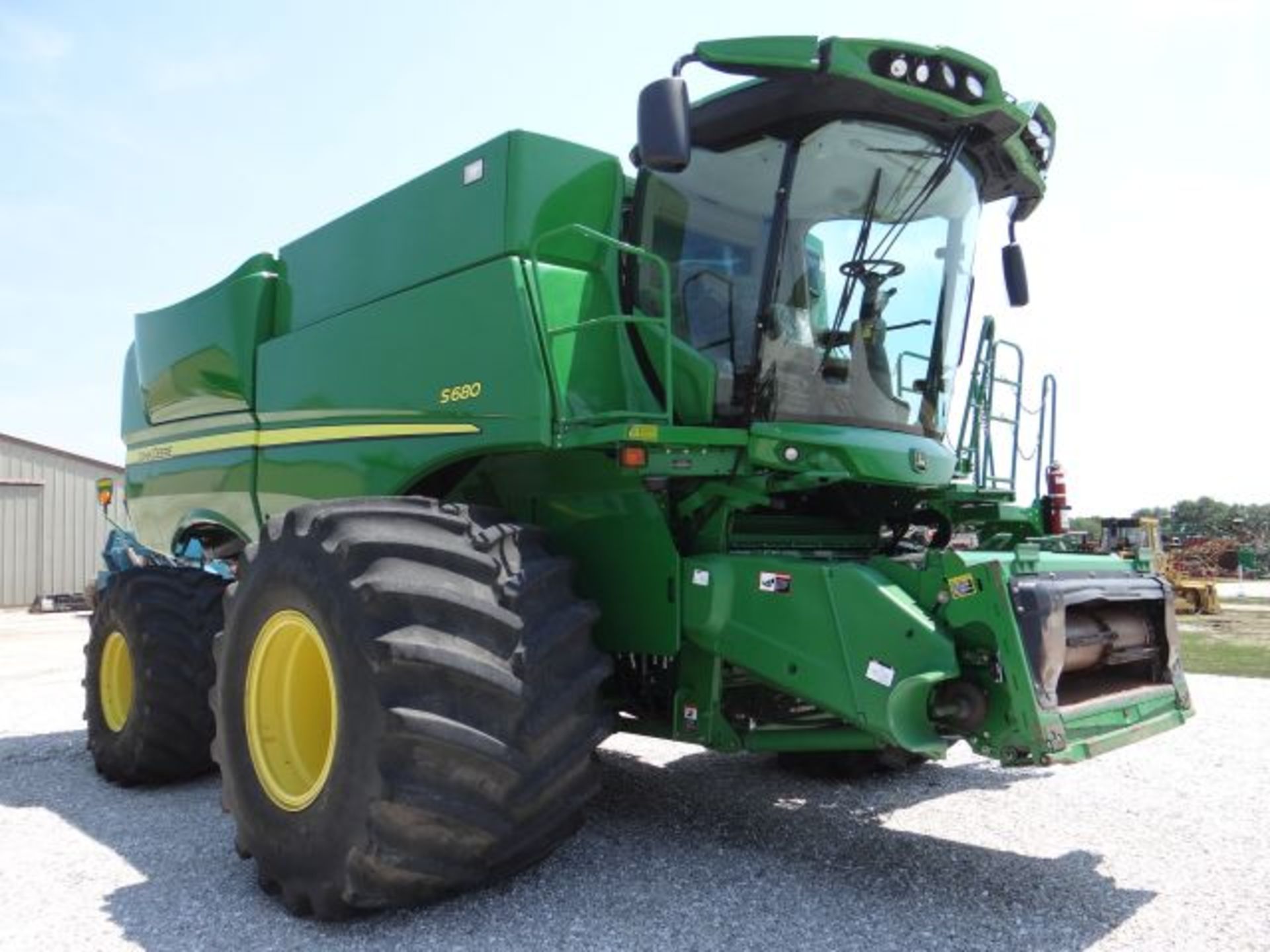 JD S680 Combine, 2012 1524/1024 hrs, 4wd, CM, Chopper w/Powercast Tailboard, HID Lights, 26' - Image 2 of 5