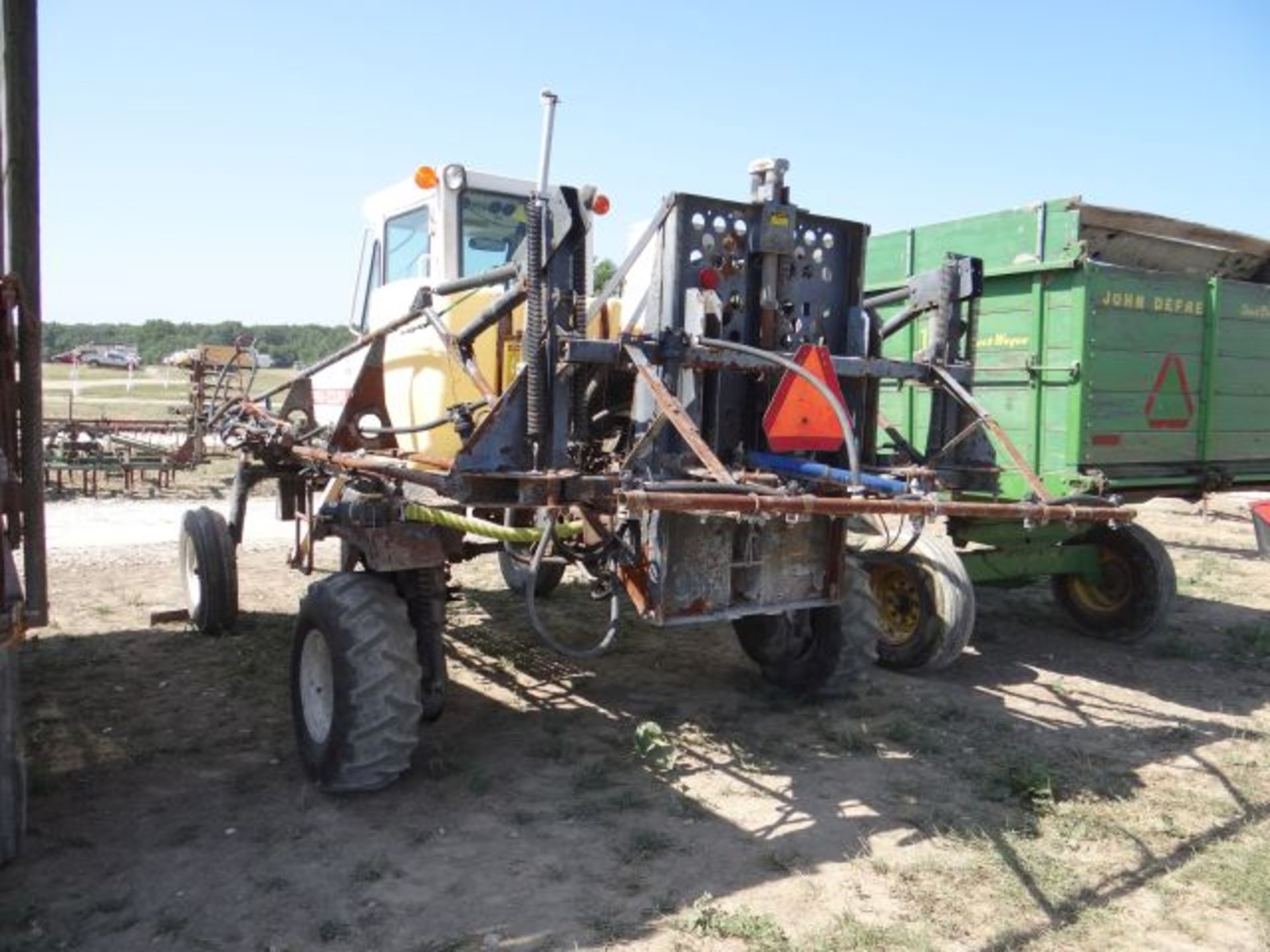 Spray Coupe Melroe 220 Sprayer 52' Booms, Runs Good, AC Works, Control Monitor Works - Image 3 of 3