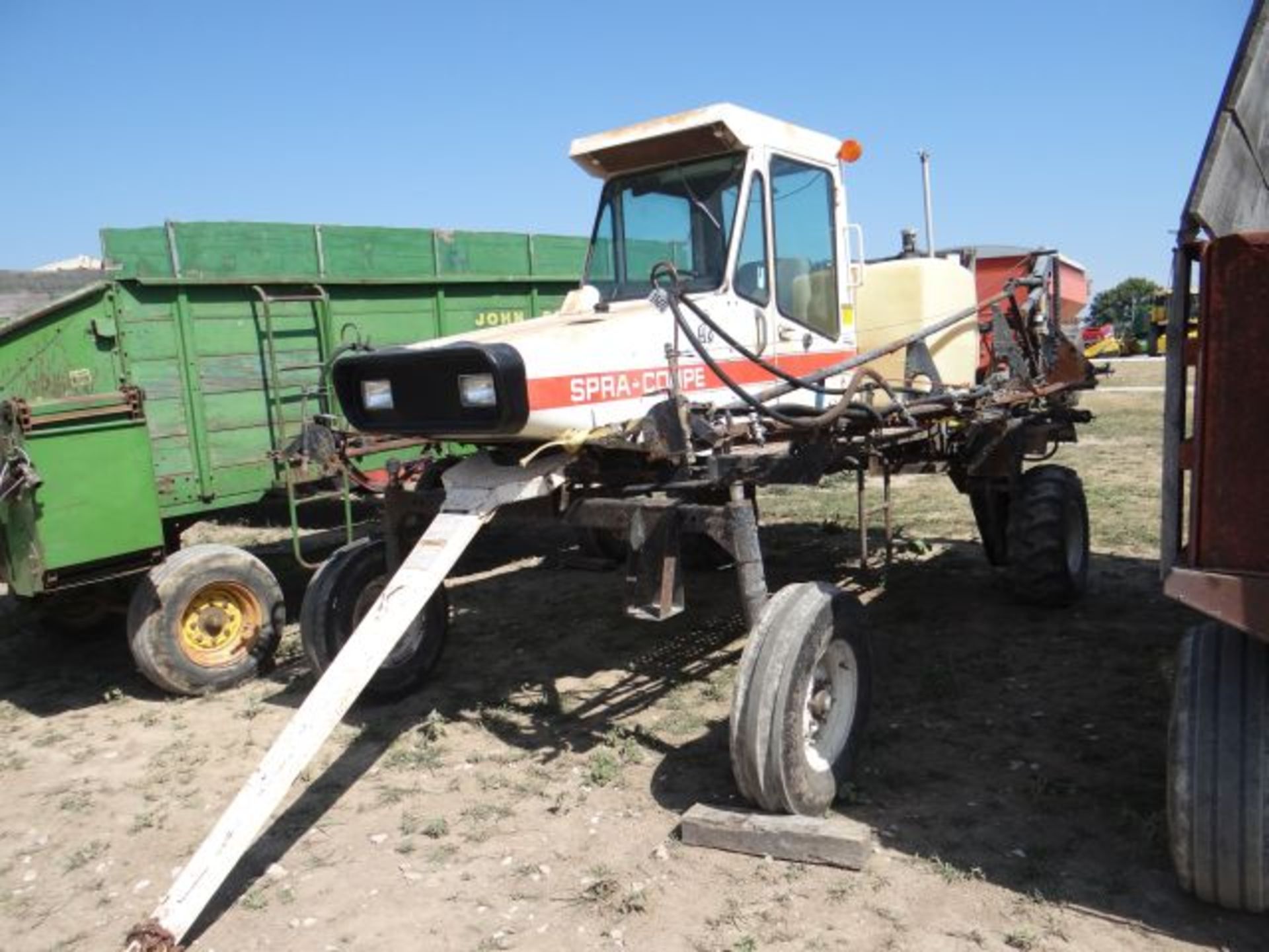 Spray Coupe Melroe 220 Sprayer 52' Booms, Runs Good, AC Works, Control Monitor Works