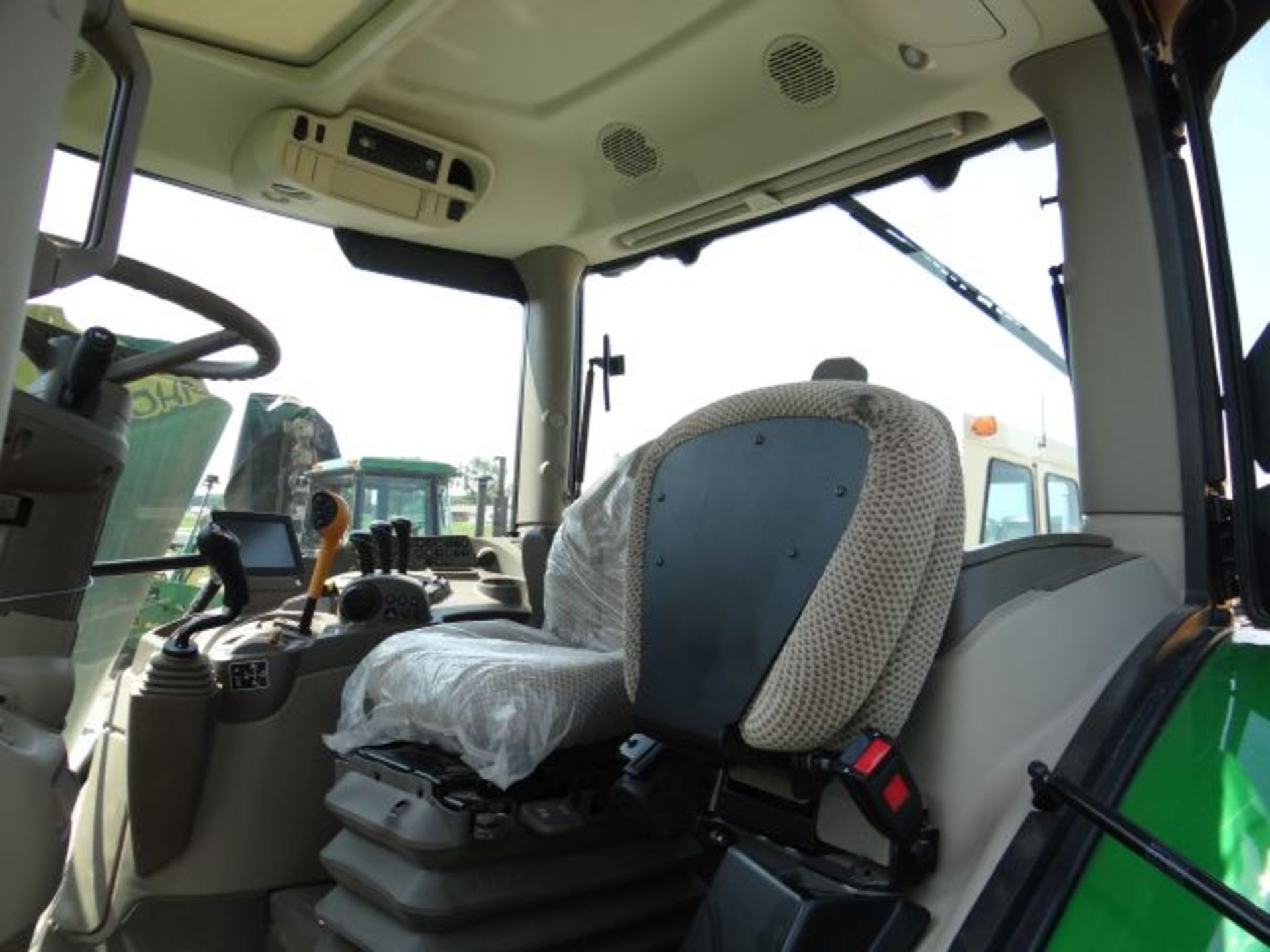 JD 6130R Tractor, 2015 #56965, 361 hrs, MFWD, Green Star Ready, 3 SCVs, 540/540E/1000 PTO, - Bild 5 aus 5