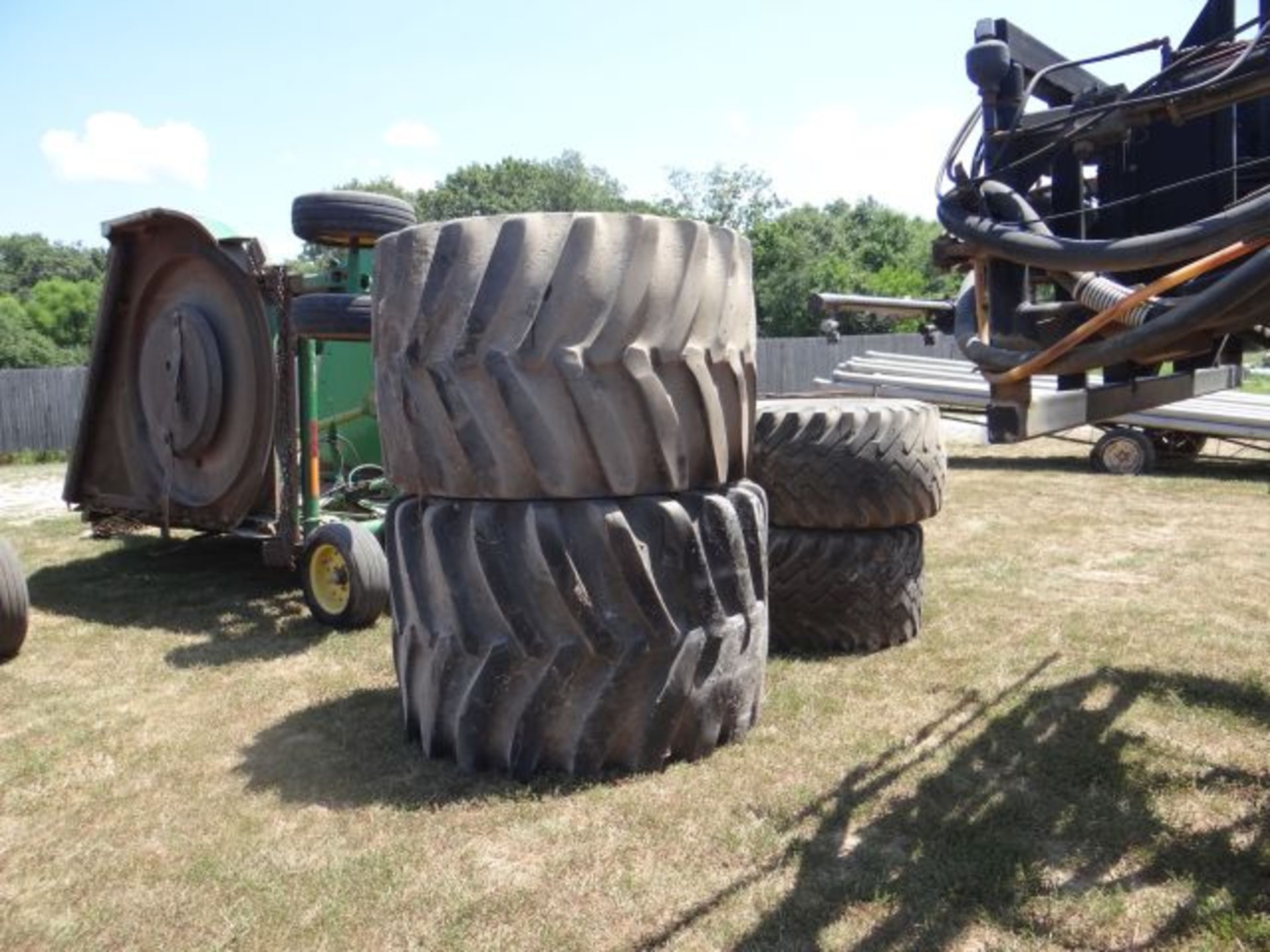 Freightliner Sprayer 1100 Gallon SS Tank, w/Raven Control System, Dual SS Booms 60', Row Crop and - Image 3 of 4