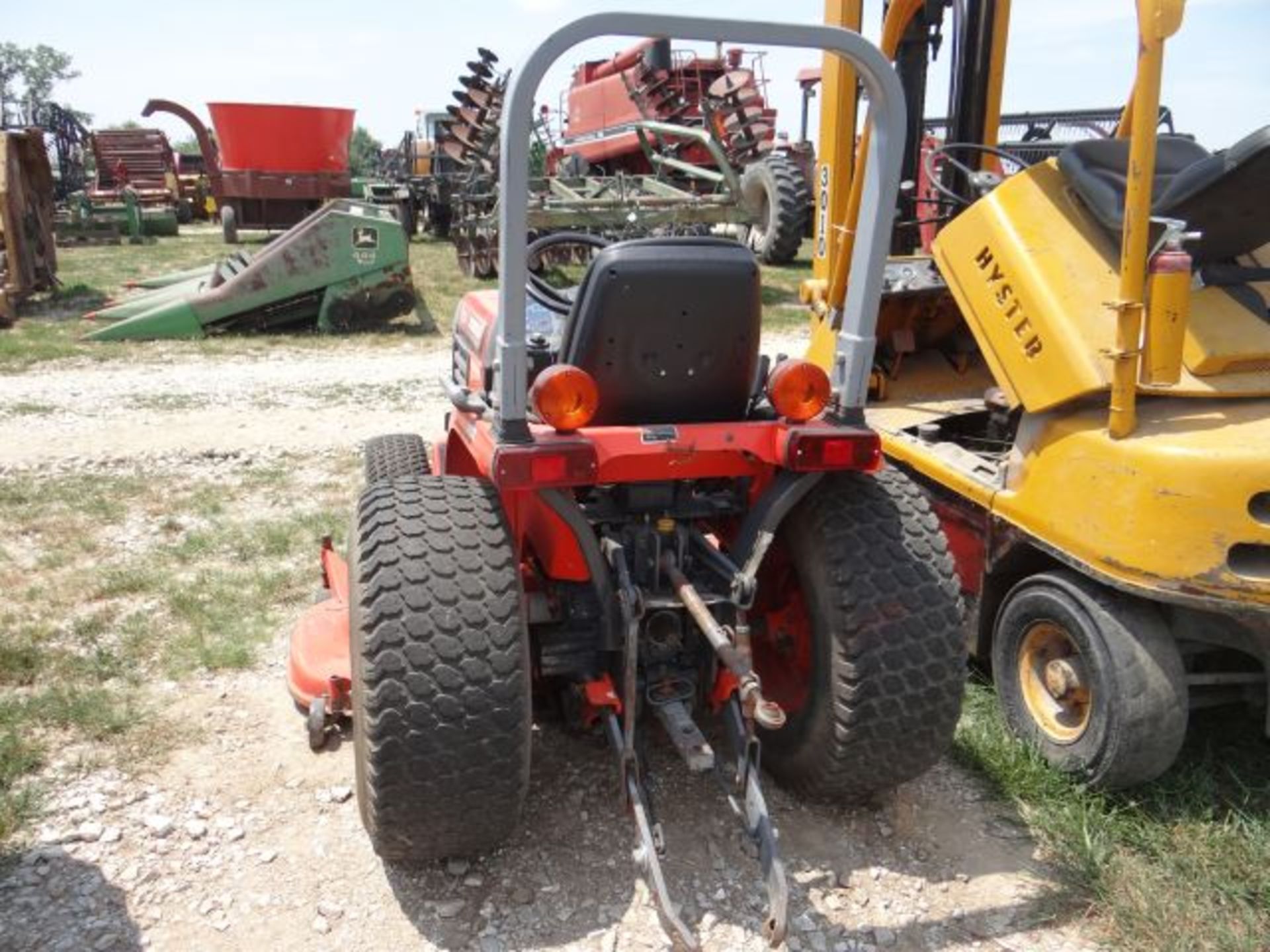 Kubota B2400 Compact Tractor 1475 hrs, MFWD, 60" Mid Mount Deck, 3pt, 540 PTO, Hydro - Image 3 of 3