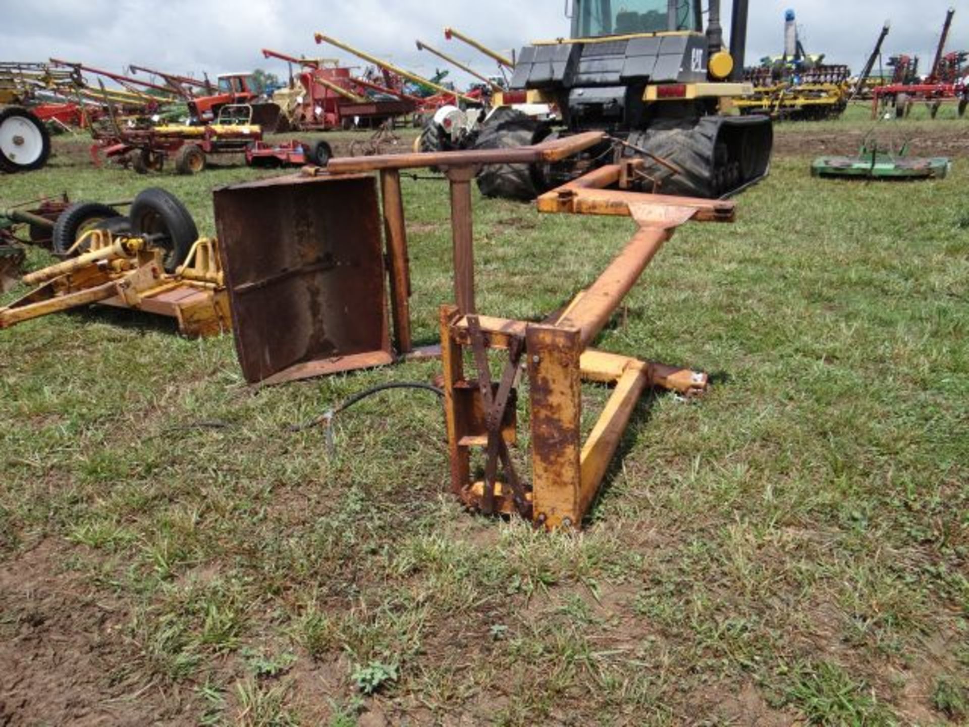 Freeman Loader Off of Ford 4000