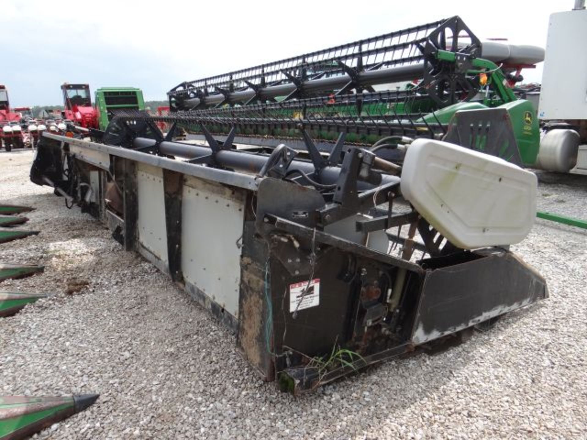 Gleaner 800 Series Platform 25' - Image 3 of 3