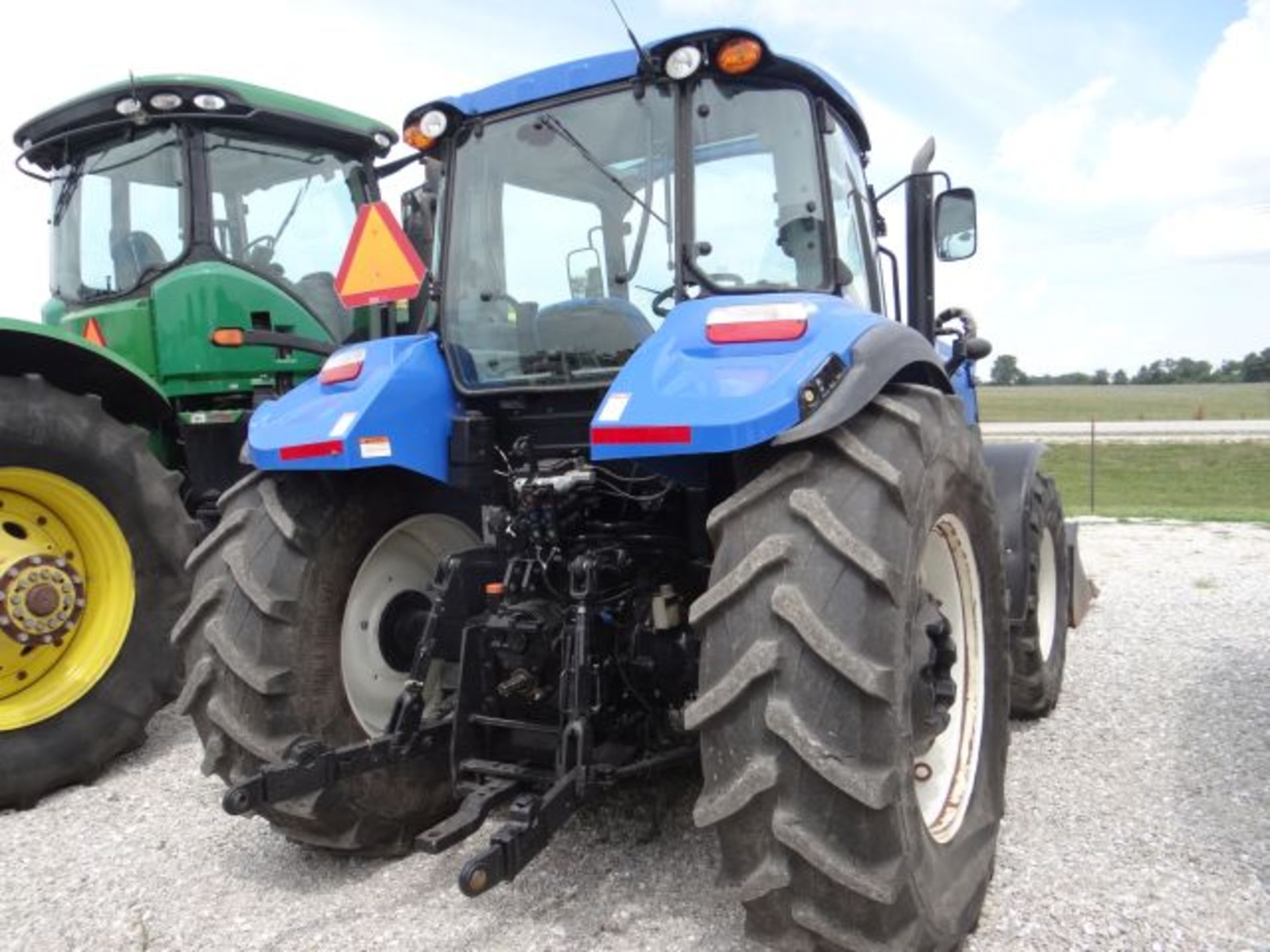 NH T5.115 Tractor, 2013 #65681, 1028 hrs, MFWD, Delux Cab, 16F/16R Partial PS, Dual PTO, 3 SCVs, - Bild 3 aus 7