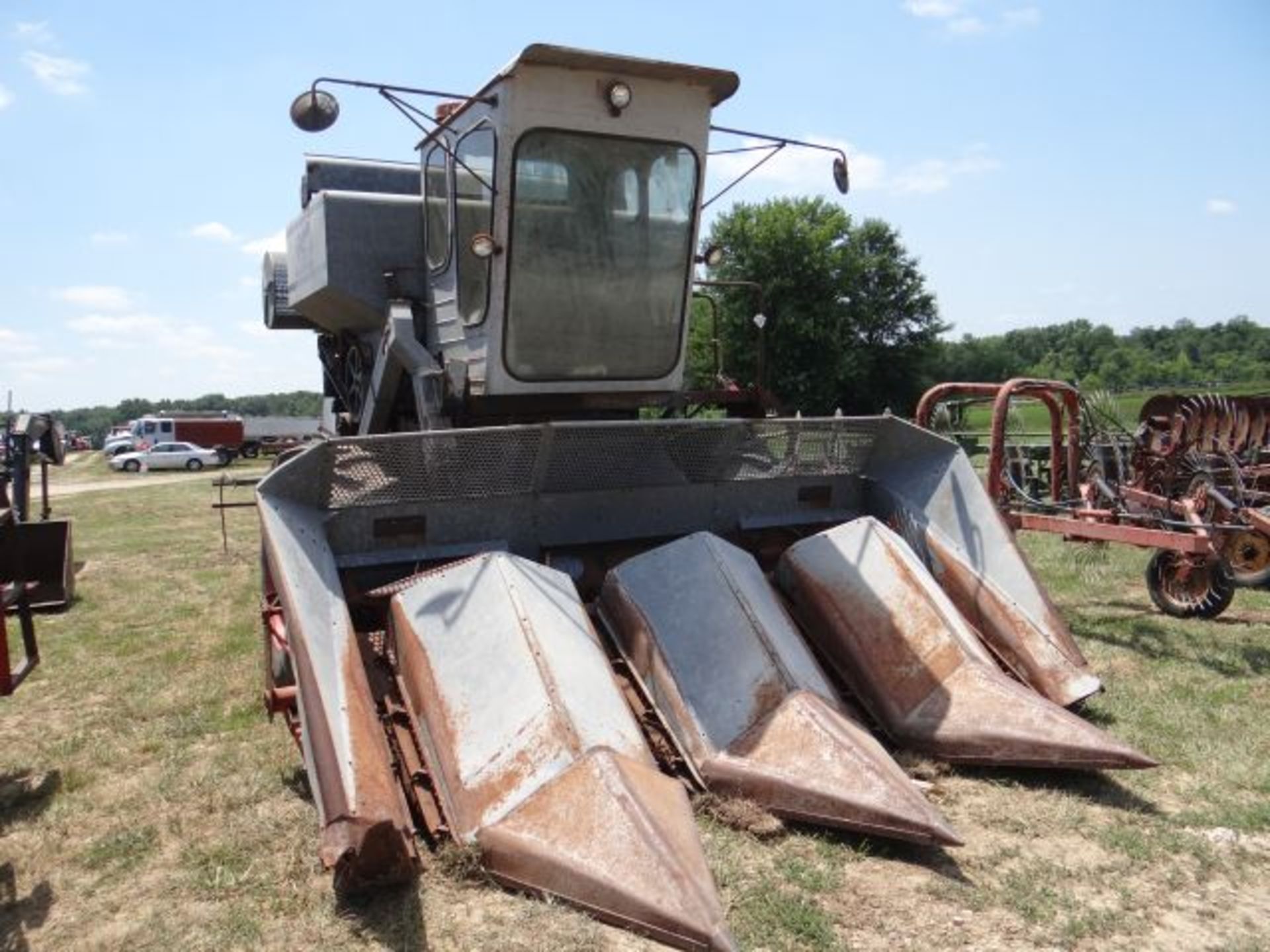 Gleaner C2 Combine Gas, Does Not Run But Motor Turns Over, w/4 Row Corn Head - Image 2 of 3