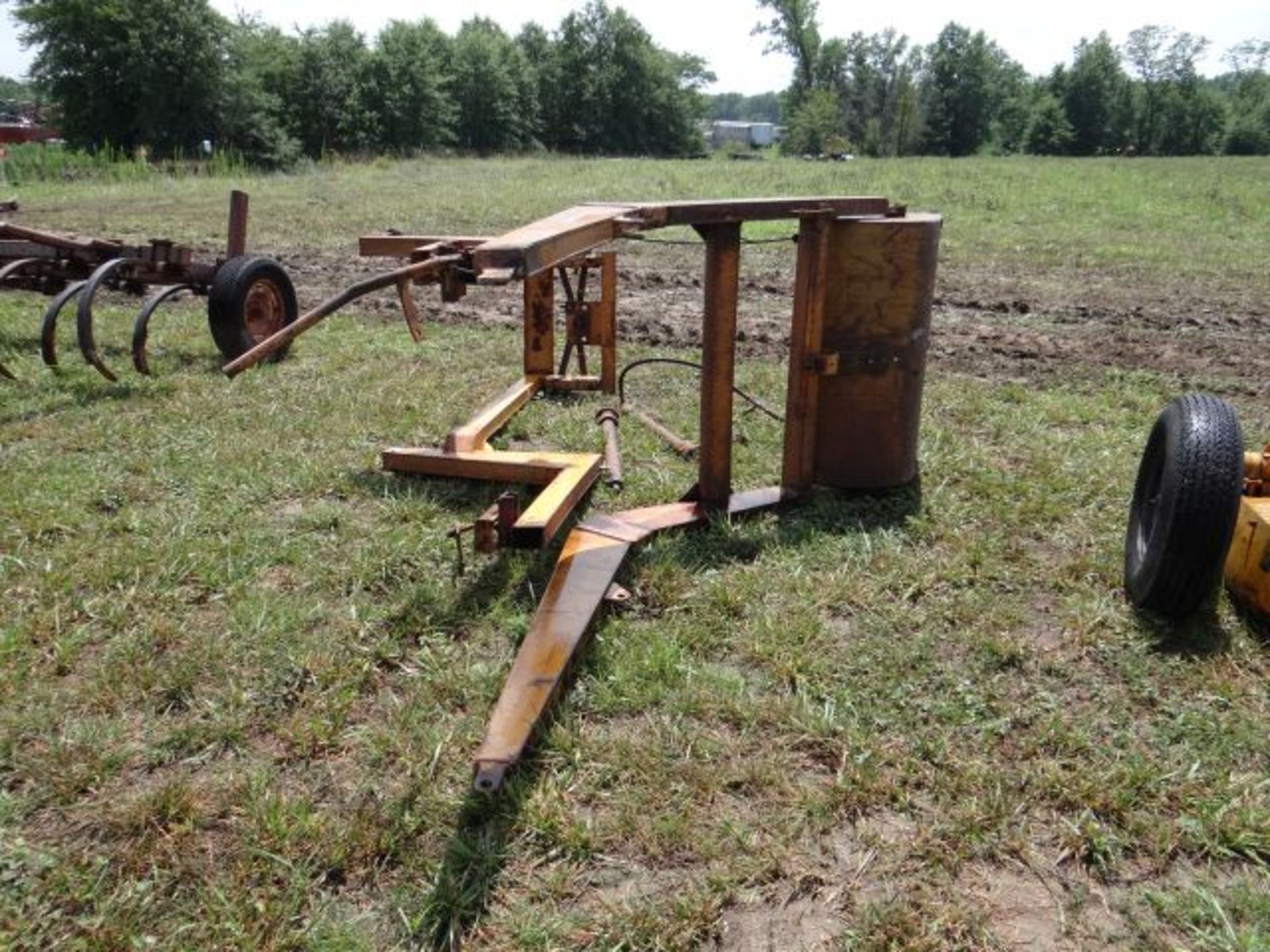 Freeman Loader Off of Ford 4000 - Image 3 of 3