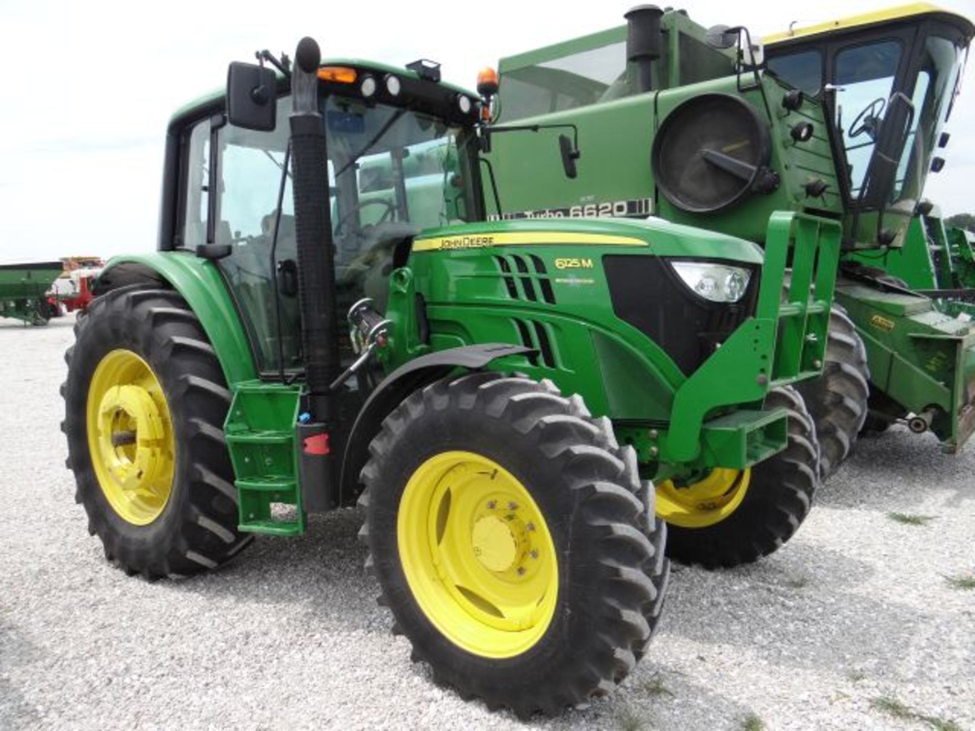 JD 6125M Tractor, 2014 #144888, 562 hrs, MFWD, 24sp PQ, 3 SCVs, Dual PTO, Fenders, Greenstar Ready - Bild 2 aus 6