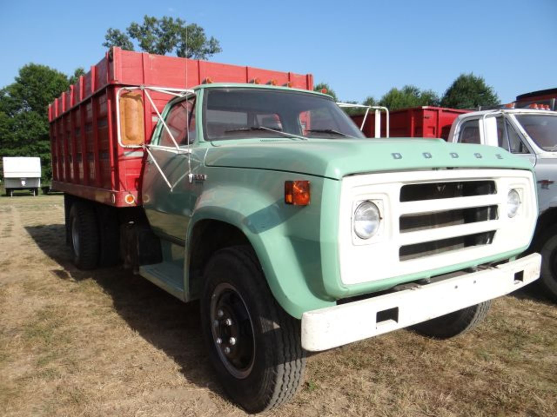 1975 Dodge 600 Grain Truck Less than 40,000 miles, Single Axle, 361 Gas, 15' Knapheide Bed, Hoist - Bild 2 aus 4