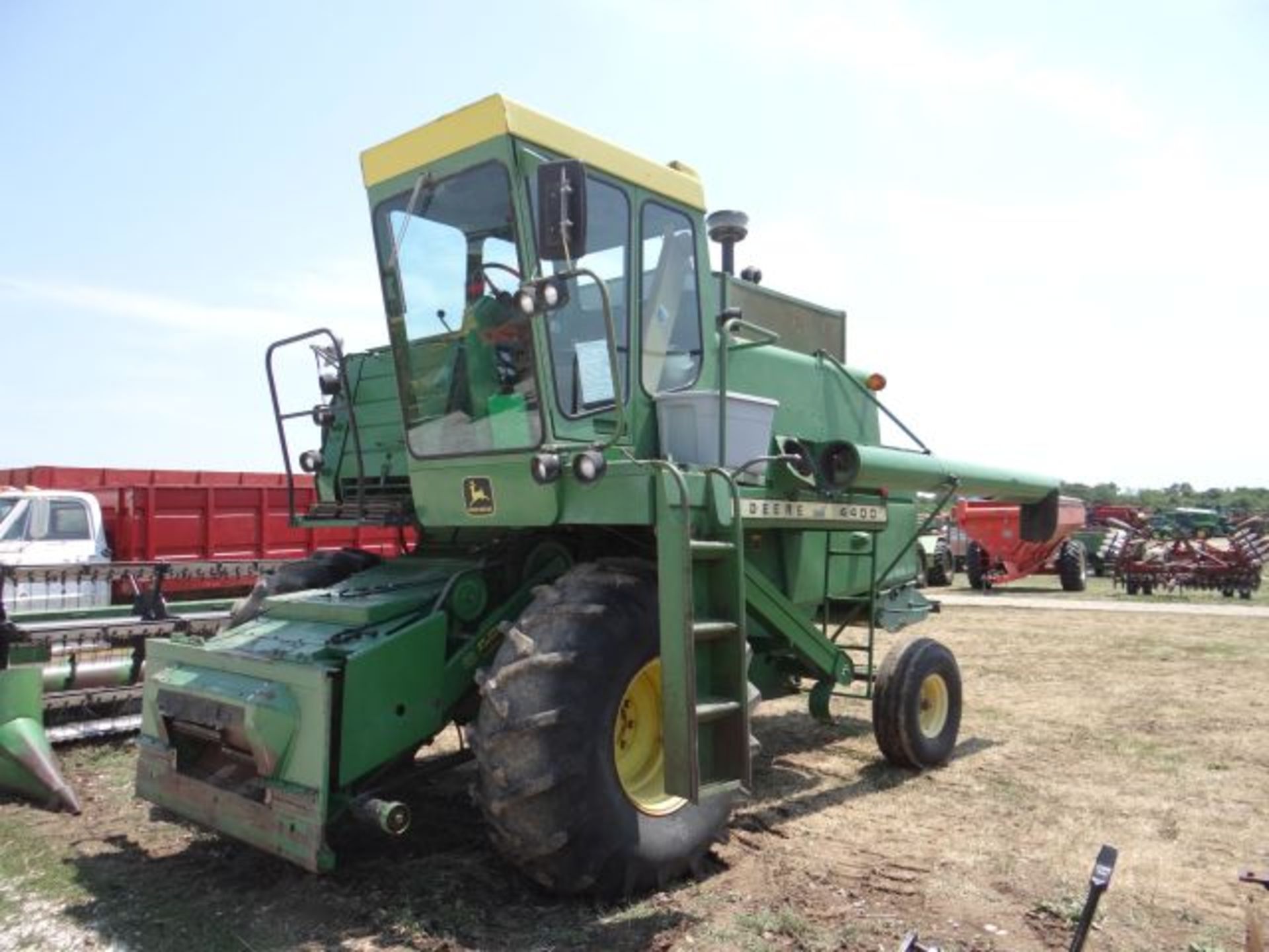 JD 4400 Combine, 1979 Less than 3000 hrs, Diesel, 2wd, Chopper, Lots of New Parts, Runs and Works