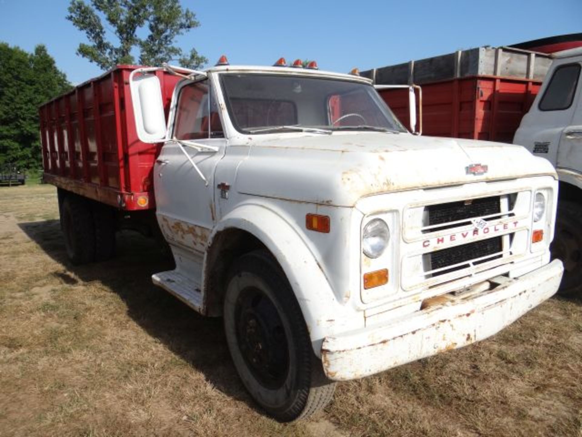 1968 Chevy C50 Grain Truck 8cyl, Gas, 4&2, 15' Knapheide Bed, Hoist Works, Title in the Office - Image 2 of 4