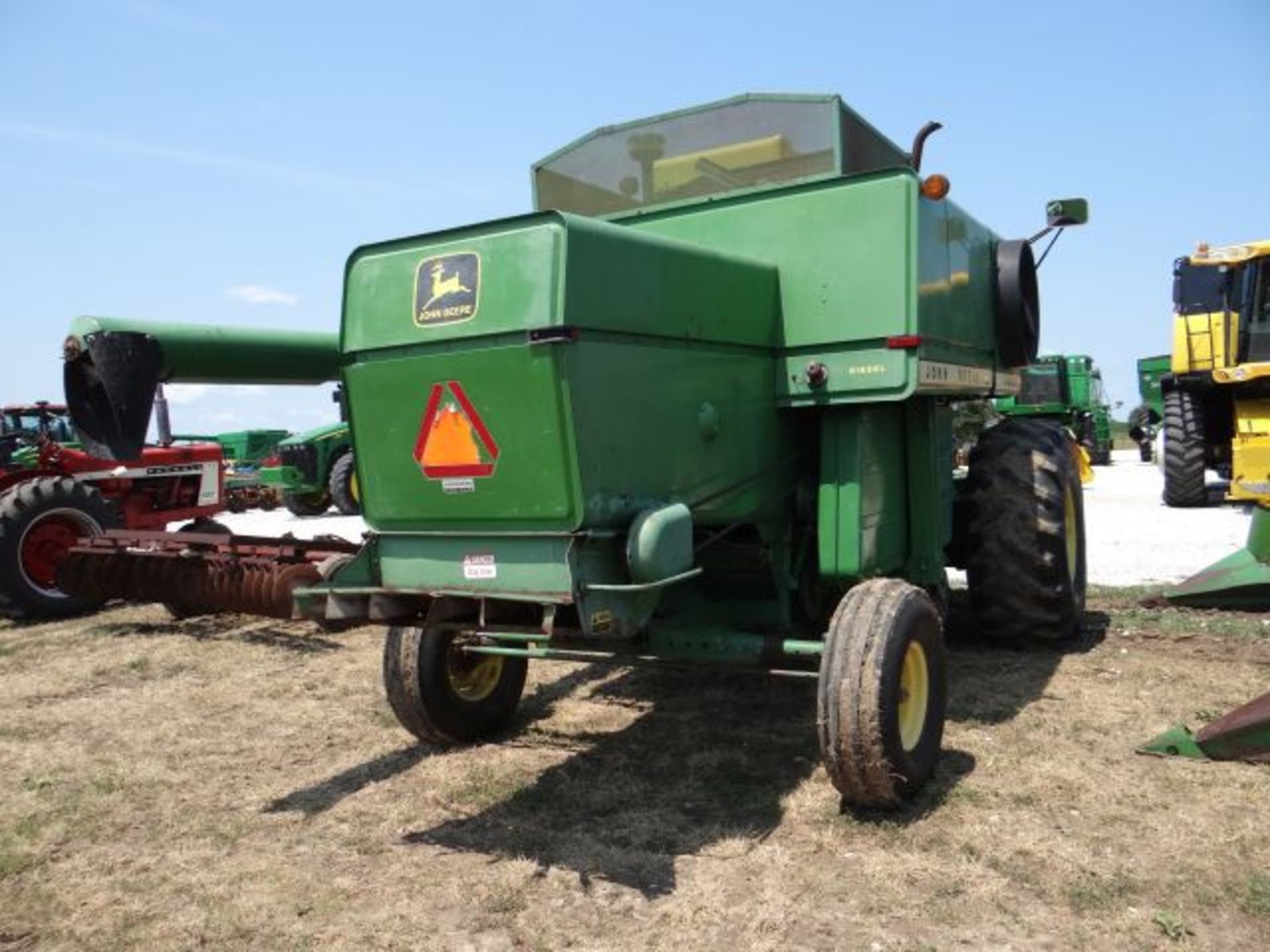 JD 4400 Combine, 1979 Less than 3000 hrs, Diesel, 2wd, Chopper, Lots of New Parts, Runs and Works - Image 3 of 3