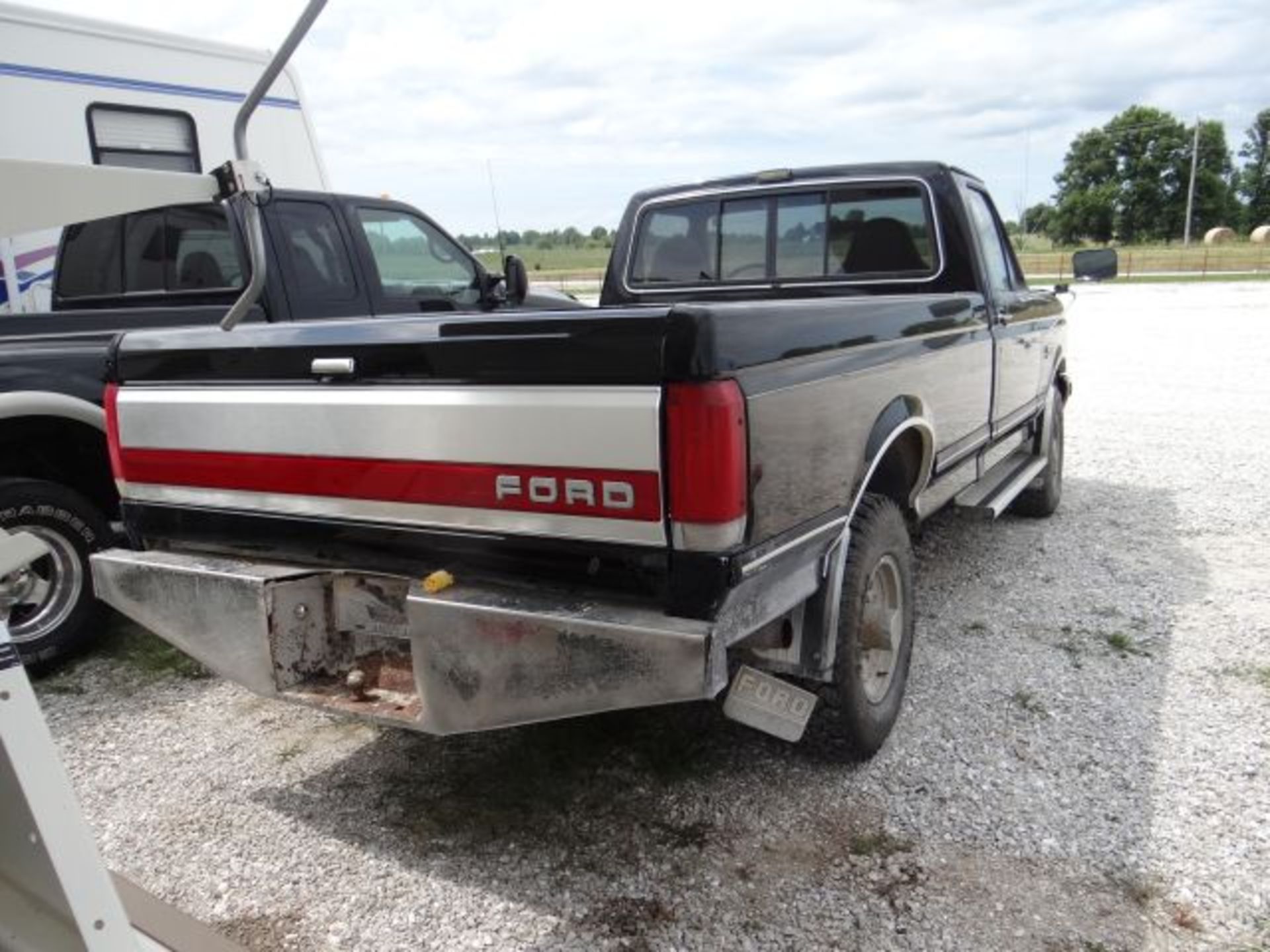 1989 Ford F250 XLT Truck 4wd, Diesel, Power Windows & Locks, Title in the Office, vin#886441 - Image 3 of 3