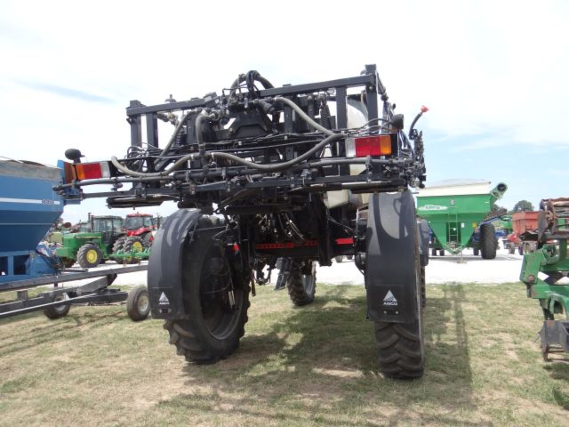 Spray-Coupe 7660 Sprayer, 2009 #65252, 2556 hrs, MFWD, Perkins Engine, 175hp, 6sp PS, 80' Poly - Image 2 of 5