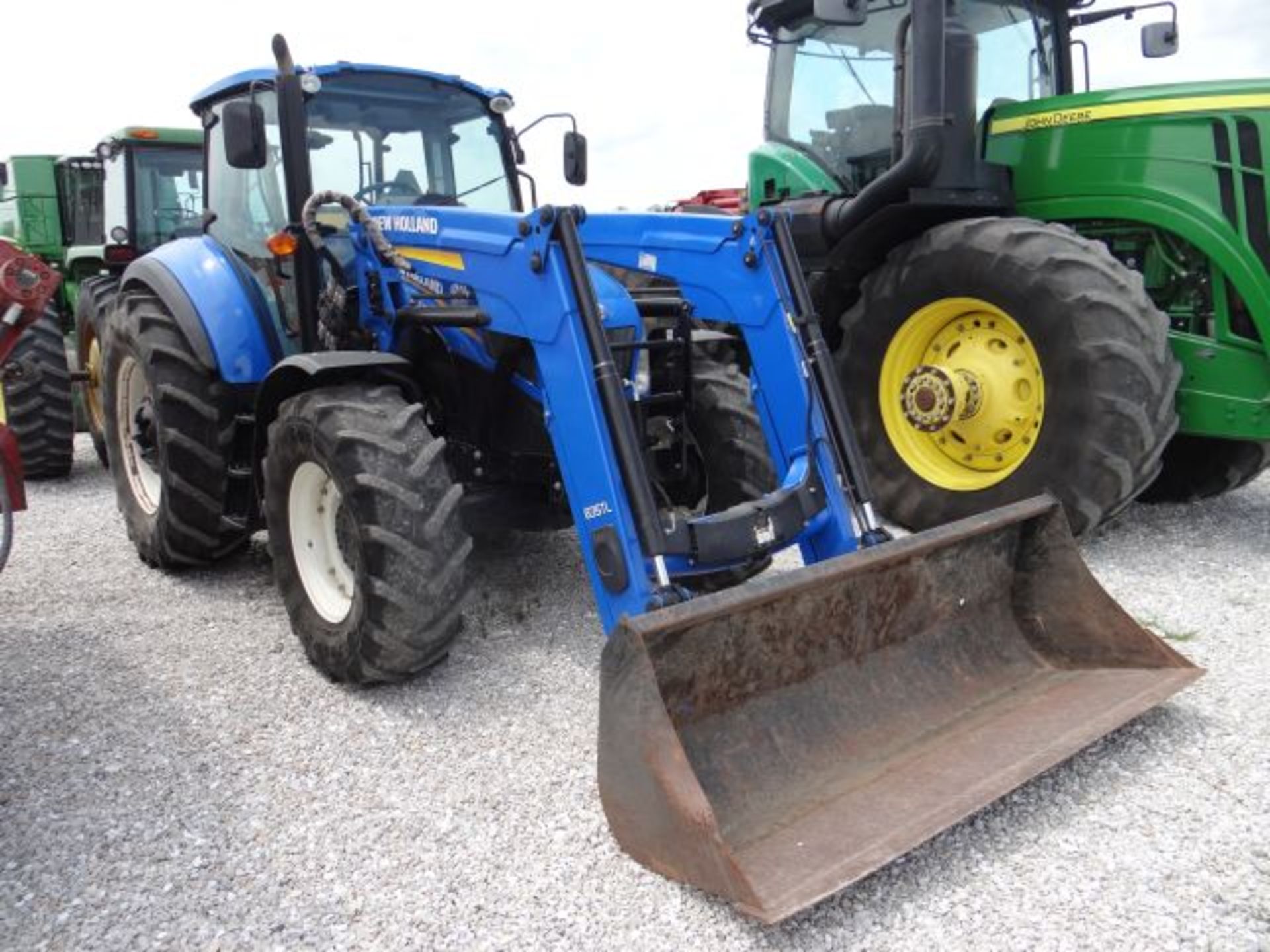 NH T5.115 Tractor, 2013 #65681, 1028 hrs, MFWD, Delux Cab, 16F/16R Partial PS, Dual PTO, 3 SCVs, - Bild 2 aus 7