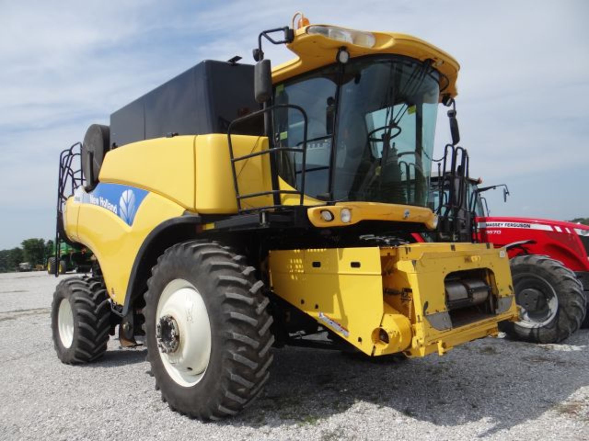 NH CR9060 Combine, 2008 #112630, 2688/1954 hrs, 4wd, 520/85R42 Firestone Duals on Front, Terrain - Image 2 of 6