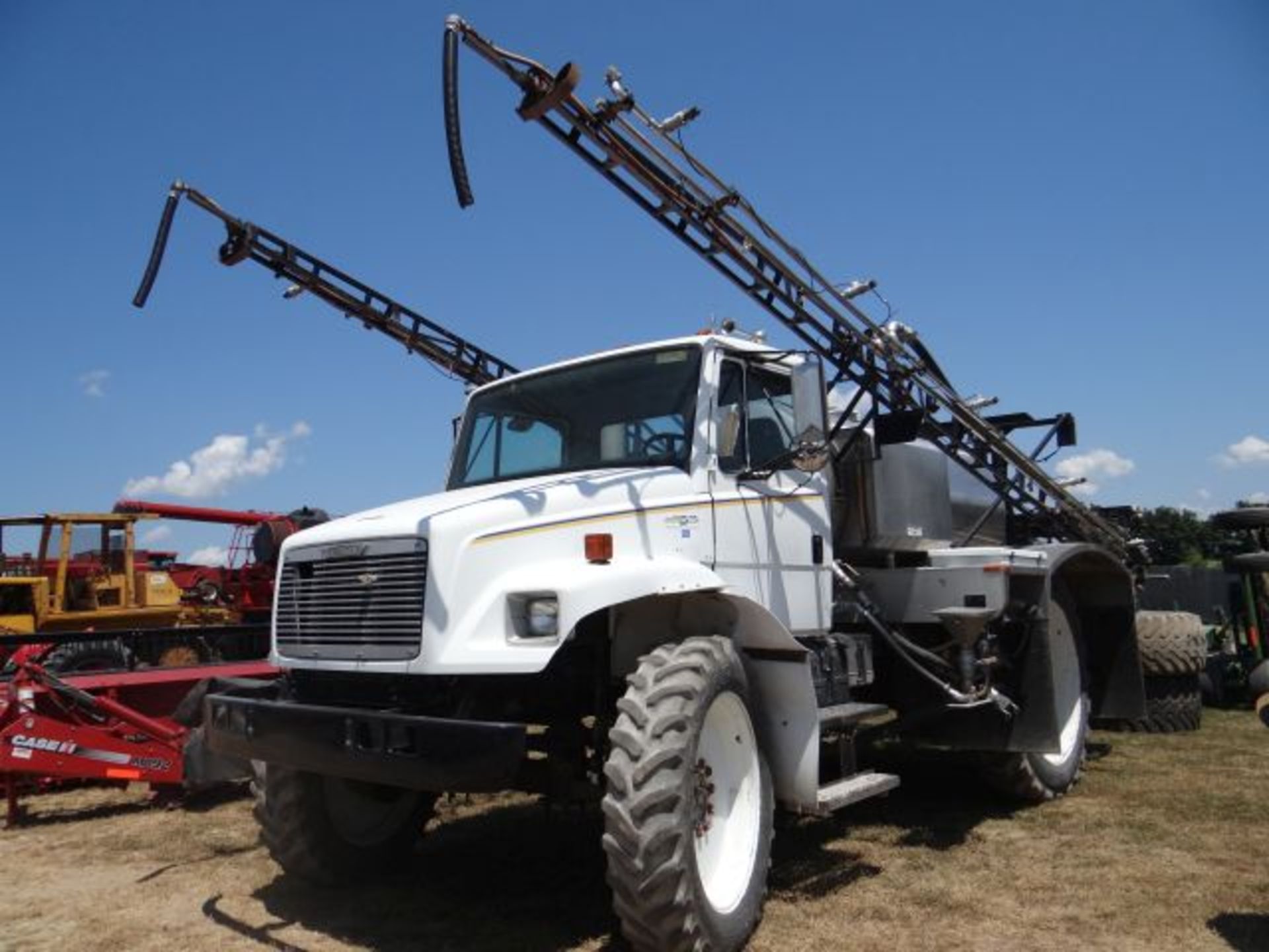 Freightliner Sprayer 1100 Gallon SS Tank, w/Raven Control System, Dual SS Booms 60', Row Crop and