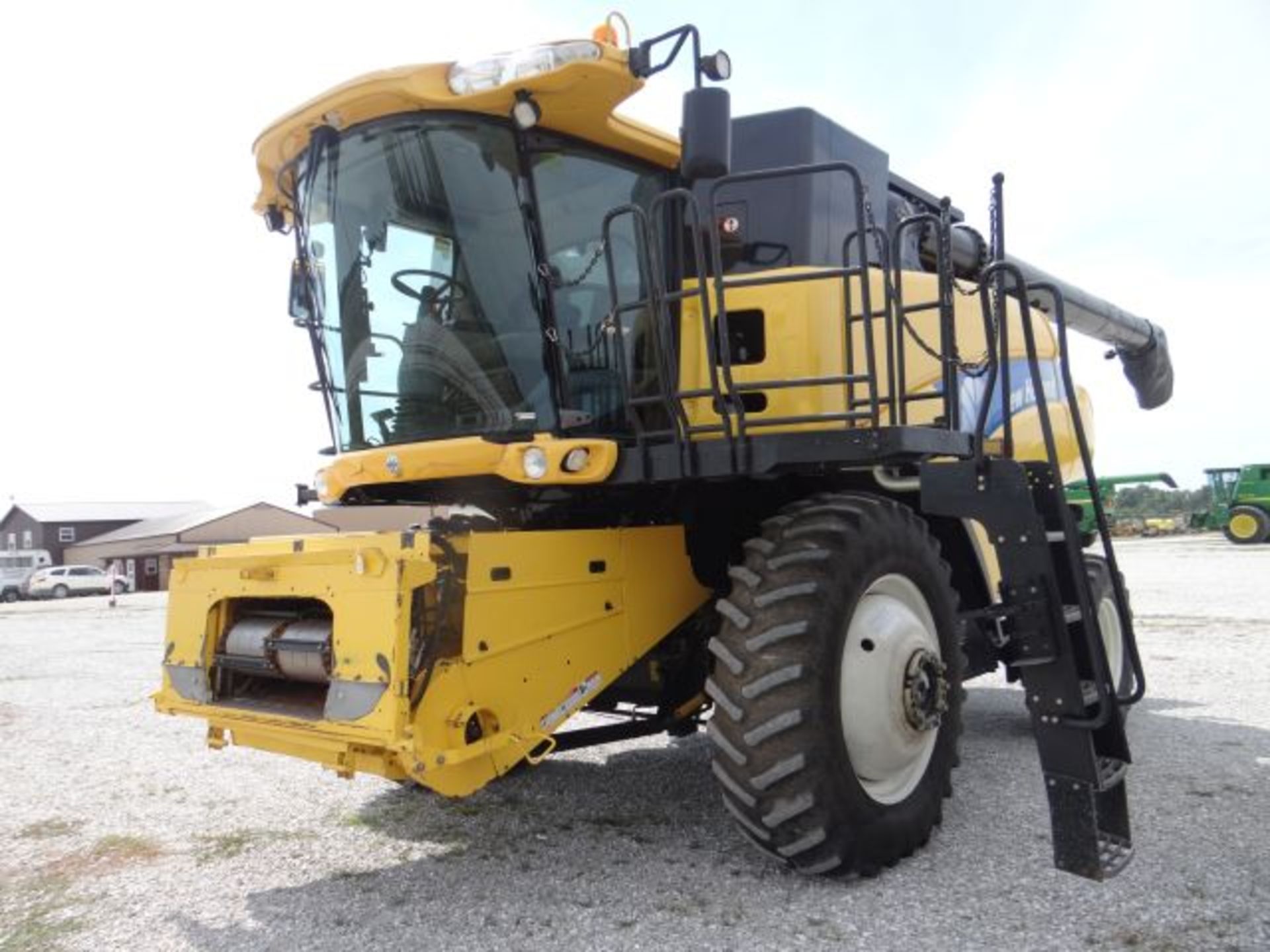 NH CR9060 Combine, 2008 #112630, 2688/1954 hrs, 4wd, 520/85R42 Firestone Duals on Front, Terrain