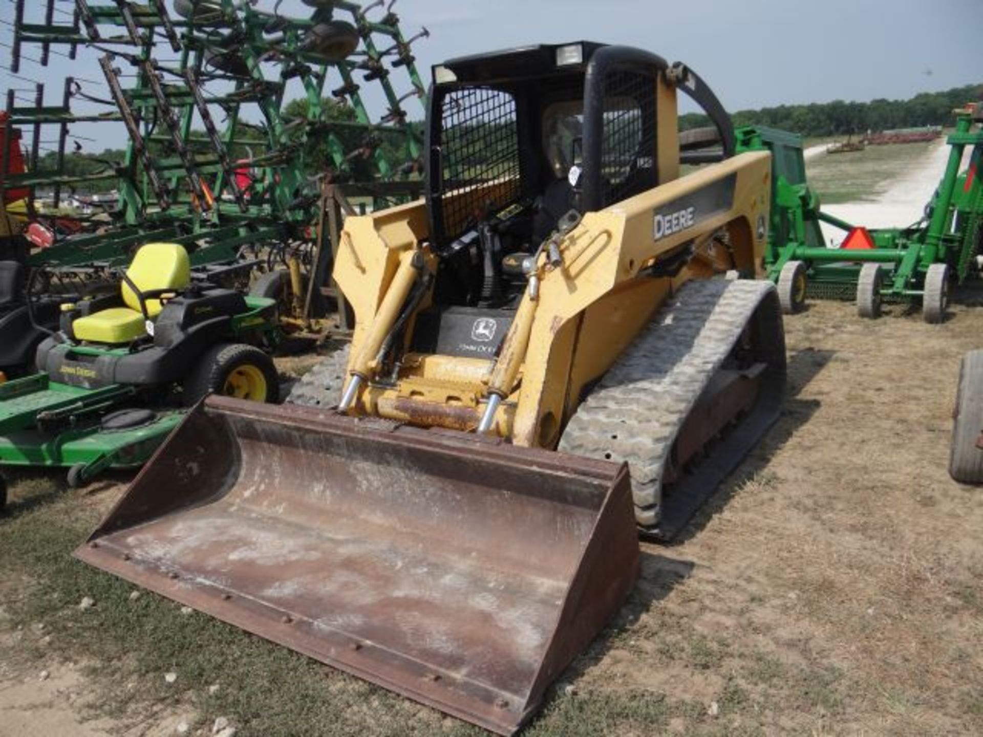 JD CT332 Skid Steer, 2008 #150551, 2130 hrs, 80hp, OS, Hand Controls, 80% Tracks, 84" Bucket