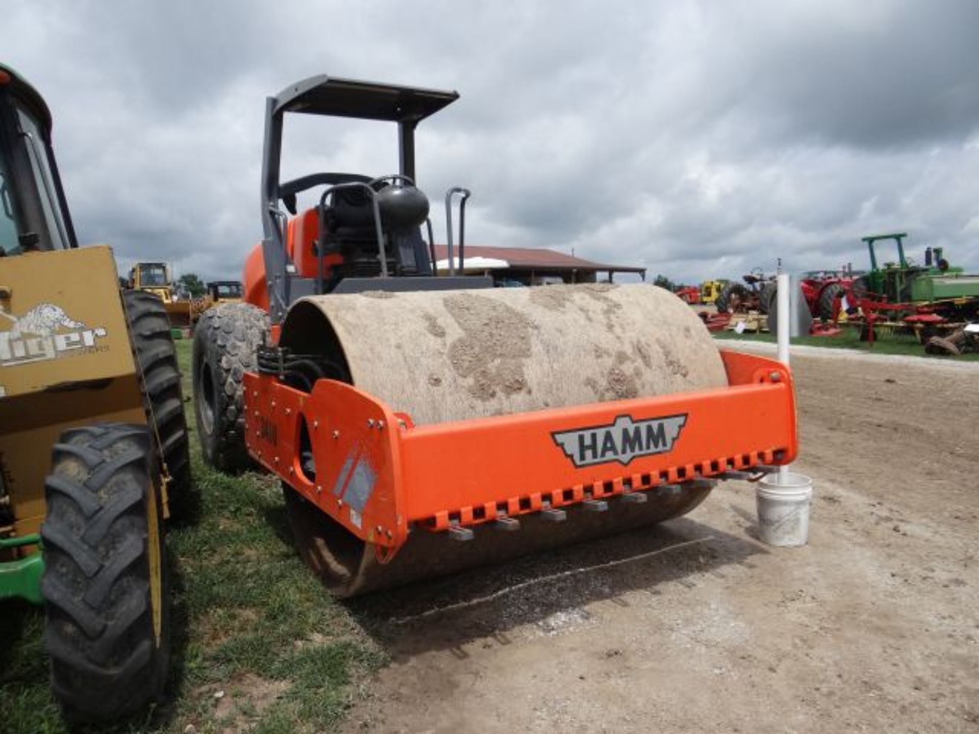 Hamm 3410 Roller, 2013 84" Roller, 752 hrs, 12T Pad Foot, Clam Shell Kit Available, Manuals in the - Image 2 of 3
