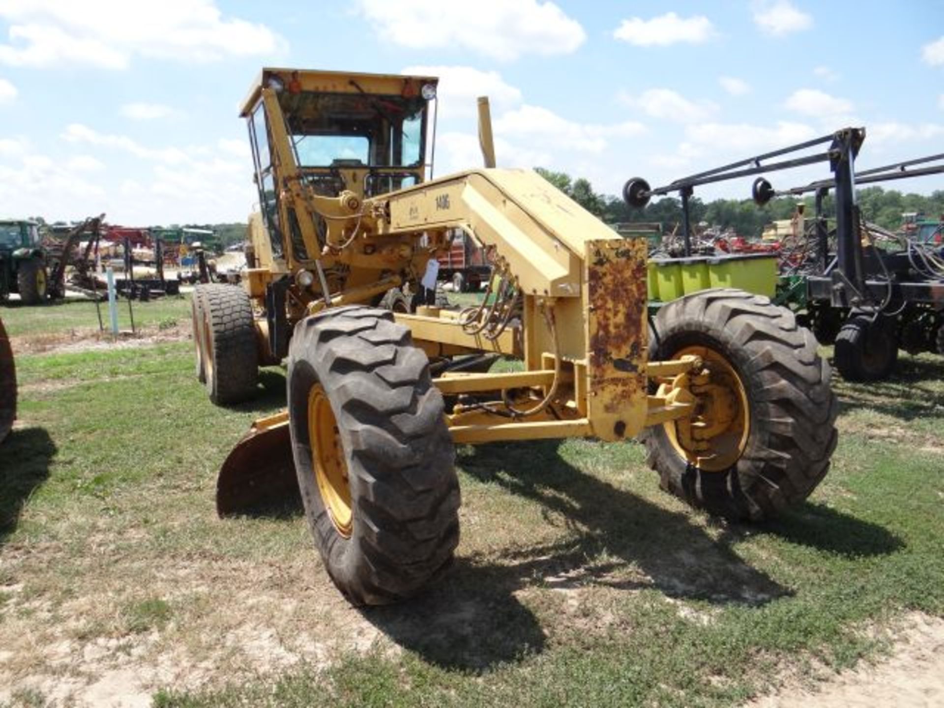 CAT 140G Road Grader, 1990 Approx 10,500 hrs, Tach has Been Replaced, One Owner, Starts and Runs