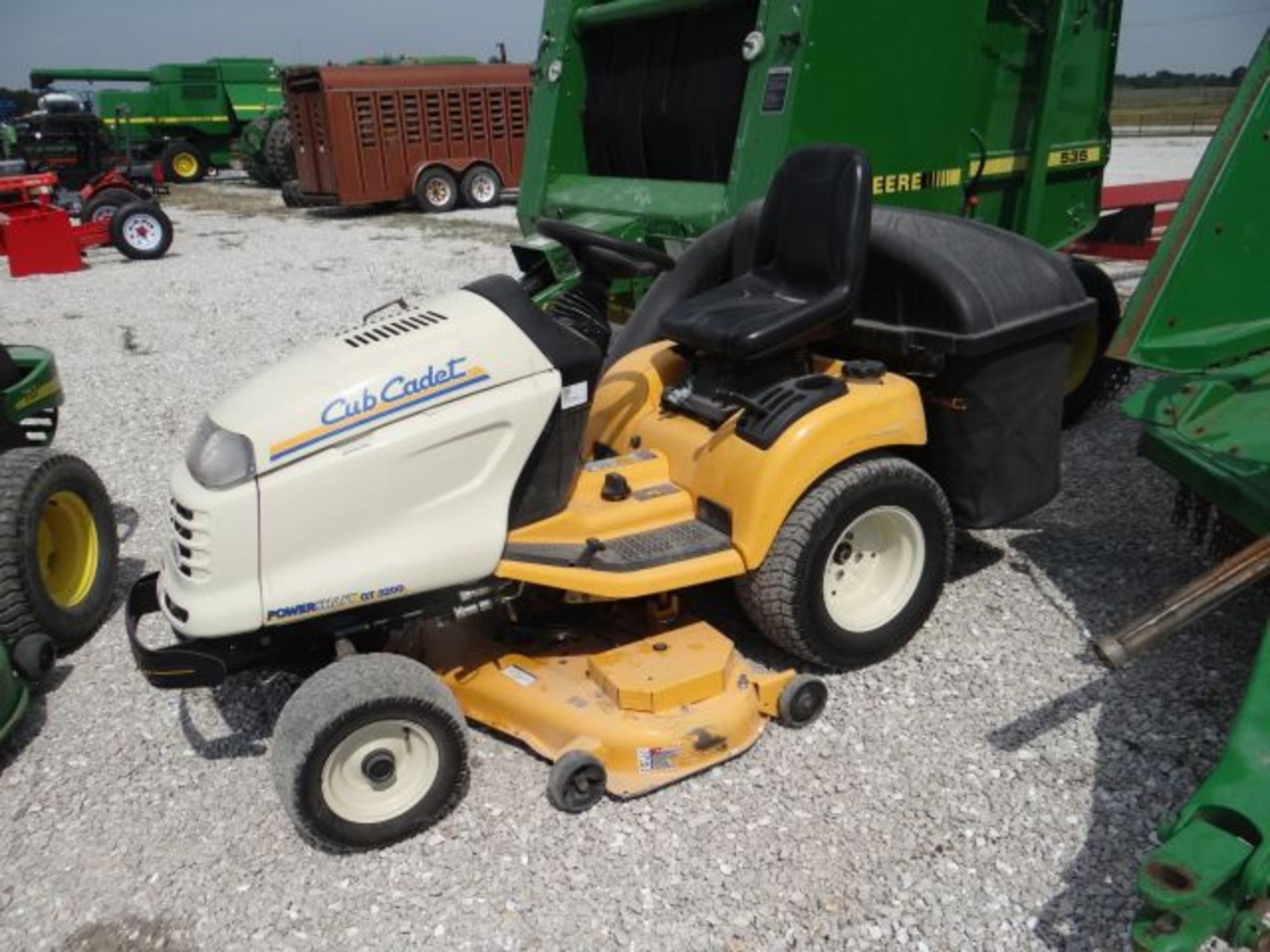 Cub Cadet GT3200 Riding Mower, 2010 #65257, 793 hrs, 25hp Kohler, Hydro Shaft Drive, PS, Hyd Lift - Image 3 of 3