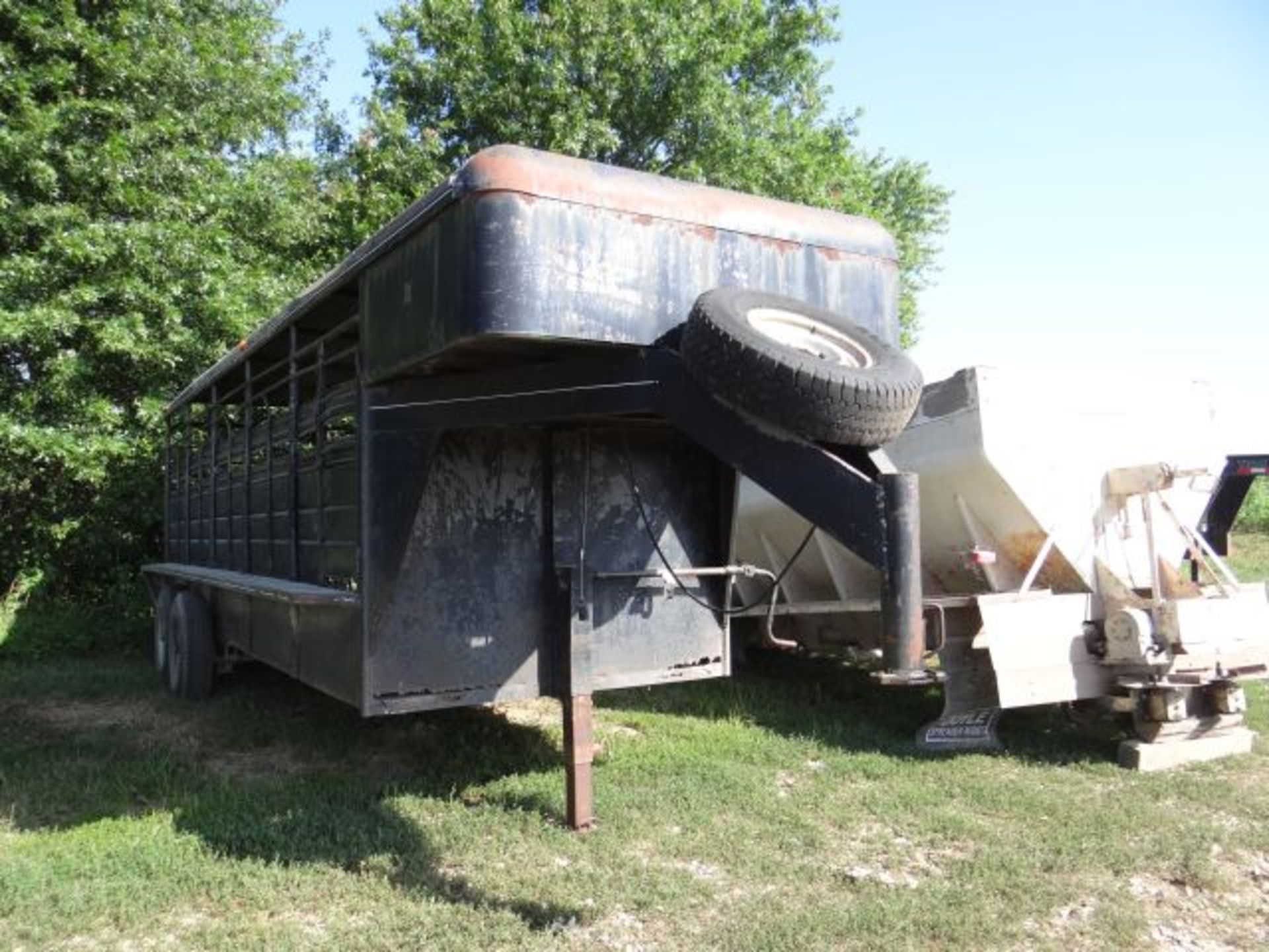 1987 WW Livestock Trailer 20', 3 New Tires, New Floor, Title in the Office - Image 2 of 3