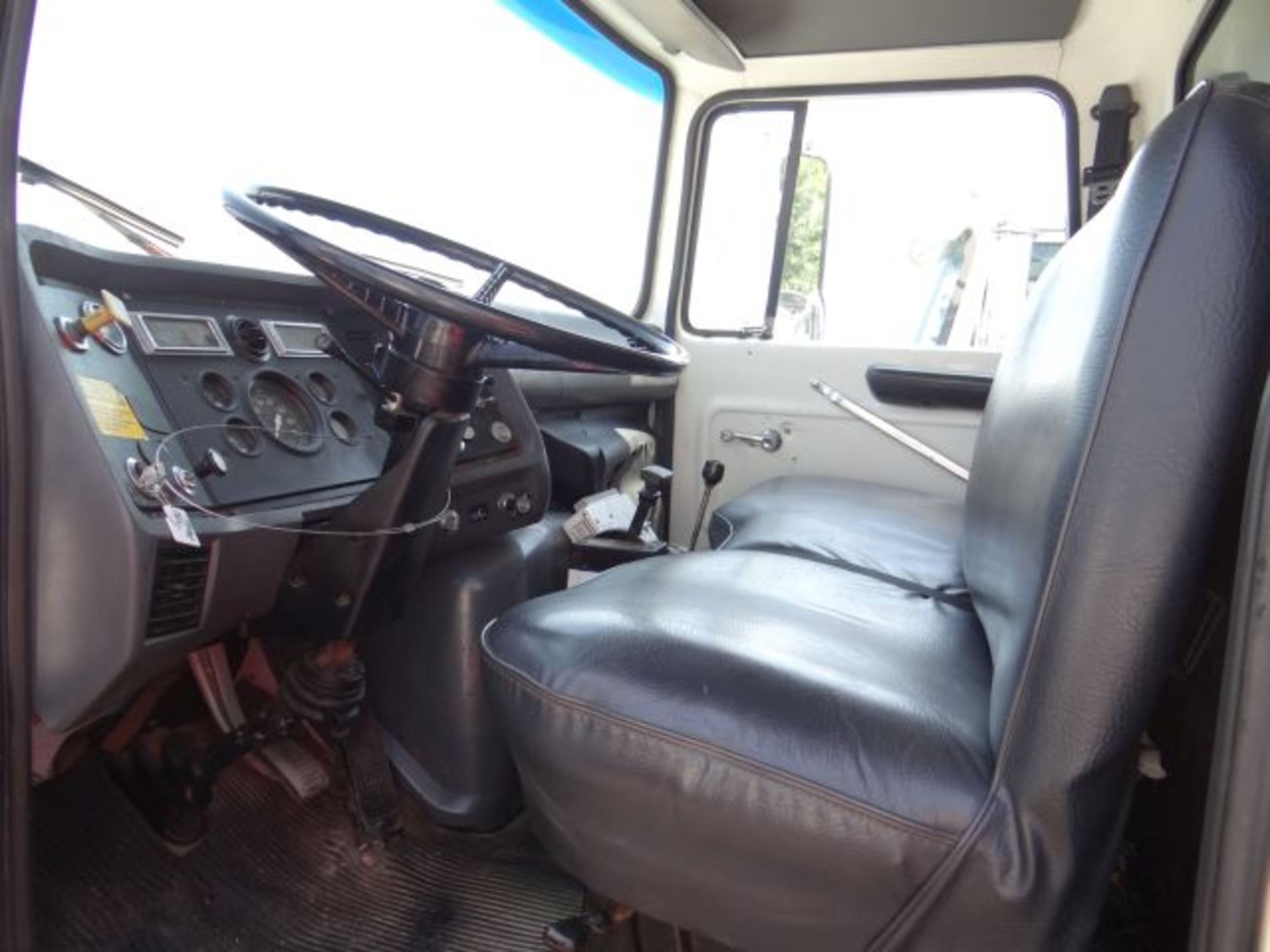 1994 Ford L7000 Dump Truck 48,378 act miles, Diesel, Auto, Title in the Office - Image 4 of 4