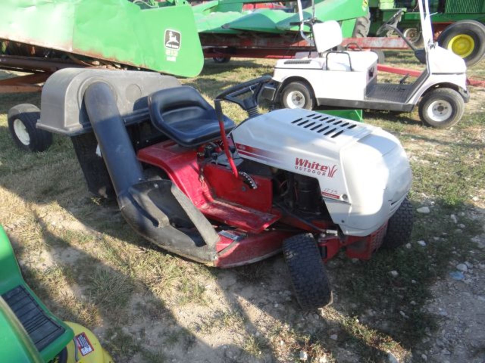 White Riding Mower w/Bagger - Image 2 of 3