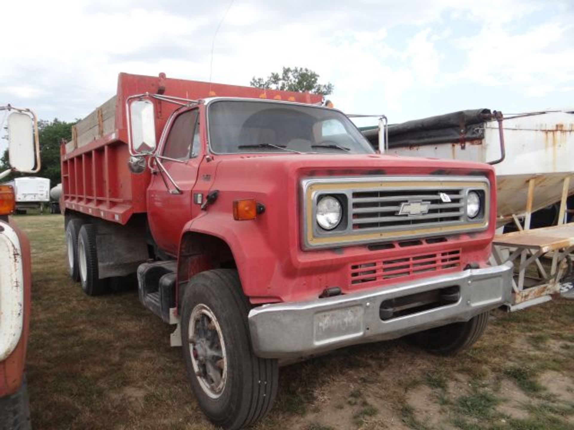 1981 Chevy C70 Dump Truck 930,500 miles, V8, 13sp, 14' Bed, Title in the Office - Image 2 of 4