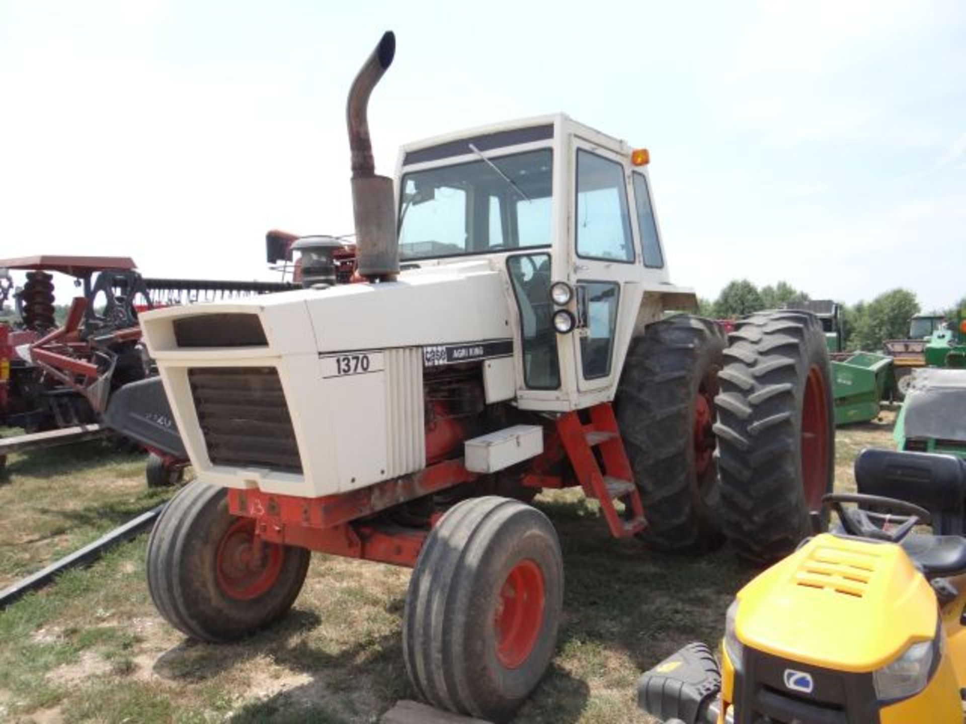 Case 1370 Tractor 5900 hrs, 1000 PTO, 3pt, Front Tires Filled w/Beet Juice, 18.4x38 Duals