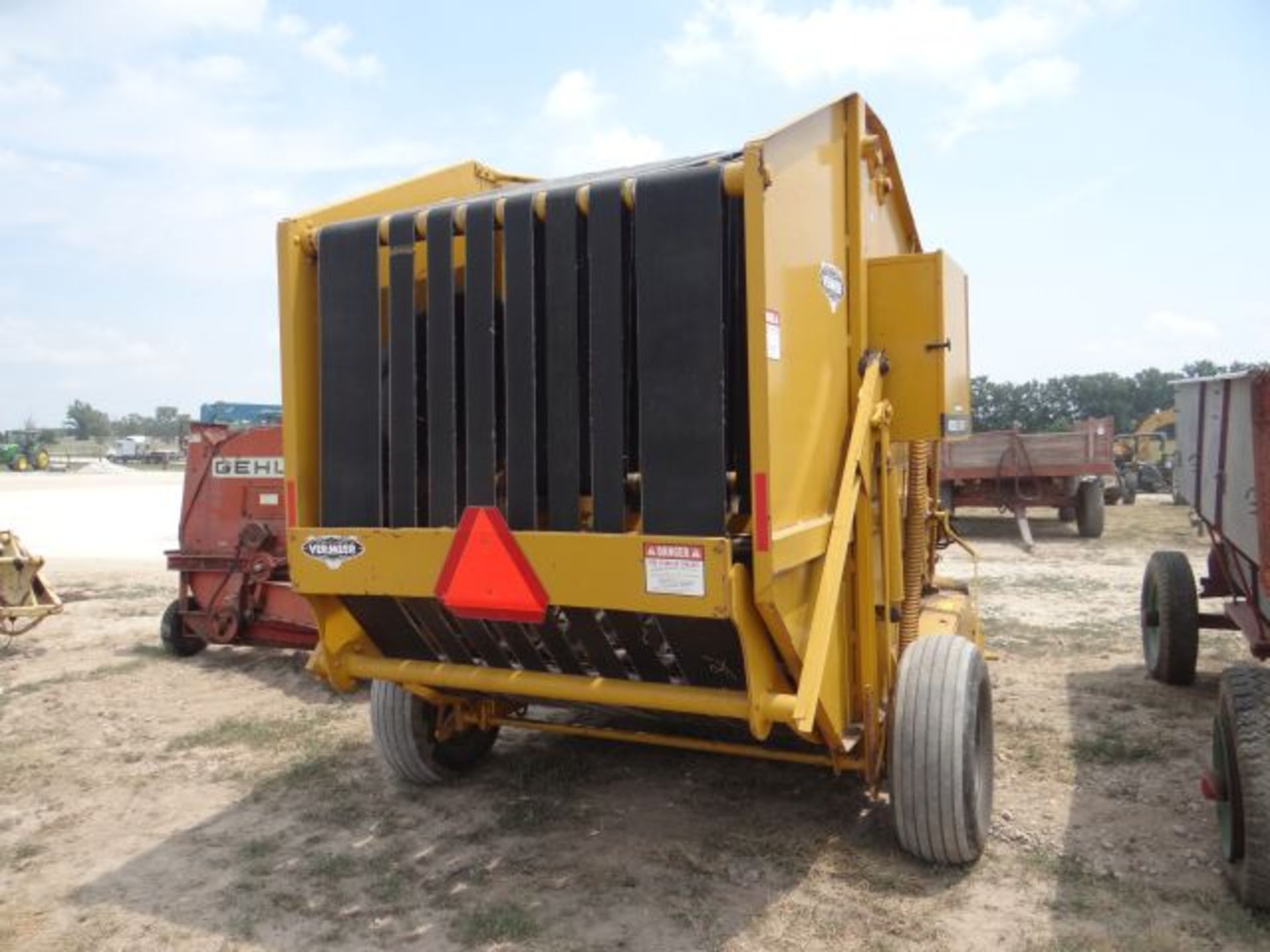 Vermeer 605F Round Baler 540 PTO, Always Shedded, Local Farmer, Needs a few teeth and gauge, - Image 3 of 3