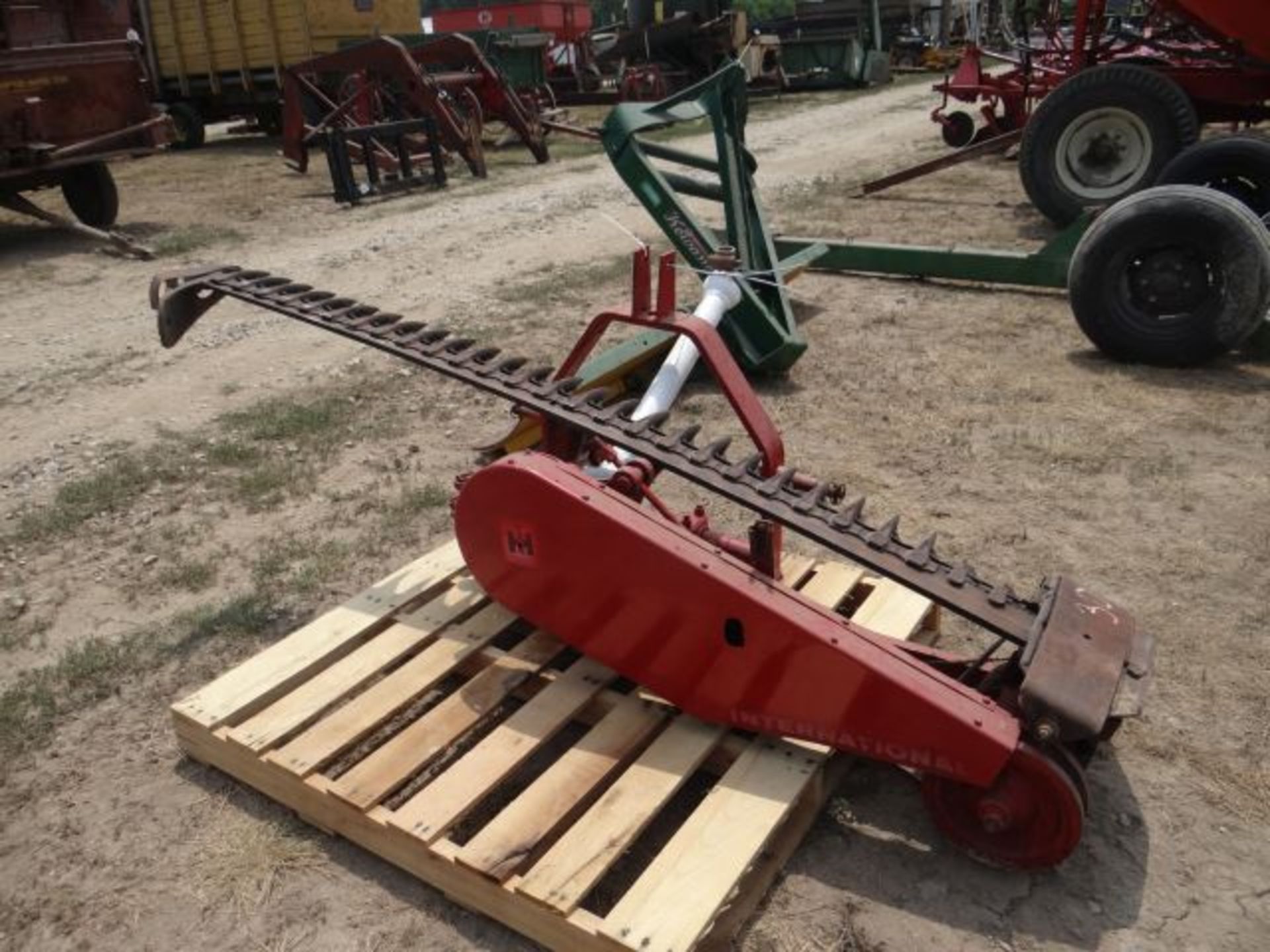 IH 1100 Sickle Mower 7' - Image 2 of 2