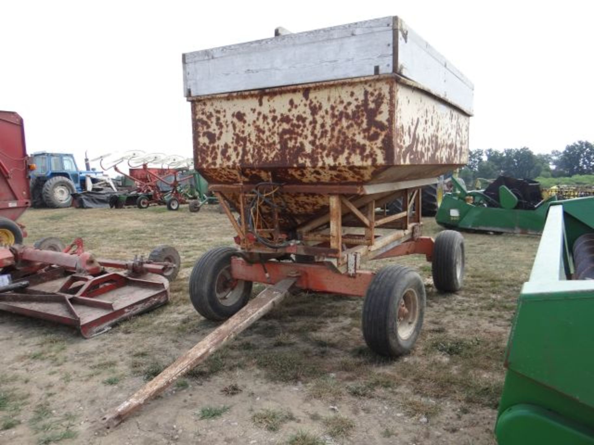Farm King Gravity Wagon w/Hyd Auger - Image 2 of 3