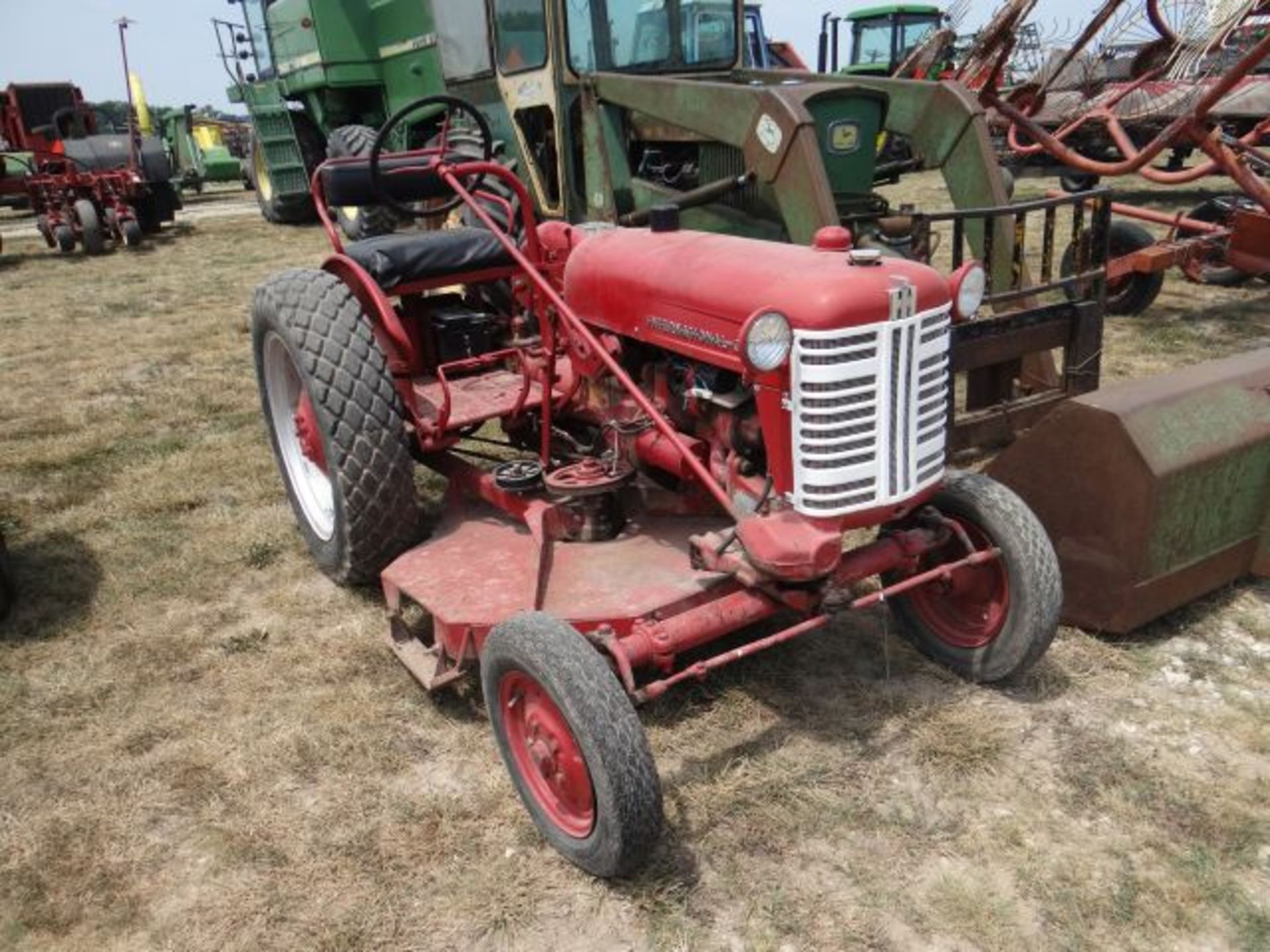 IH Cub Lowboy, 1955 Hyd Deck, Starts and Runs Good, New Starter and Battery, Turf Tires, Mows Good - Image 2 of 3