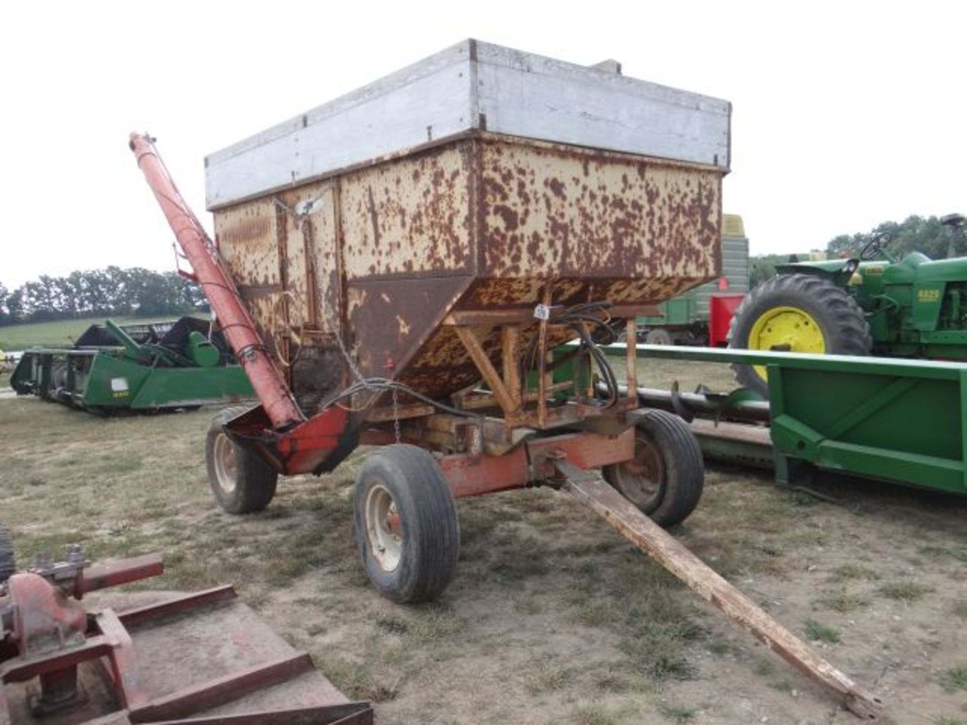 Farm King Gravity Wagon w/Hyd Auger