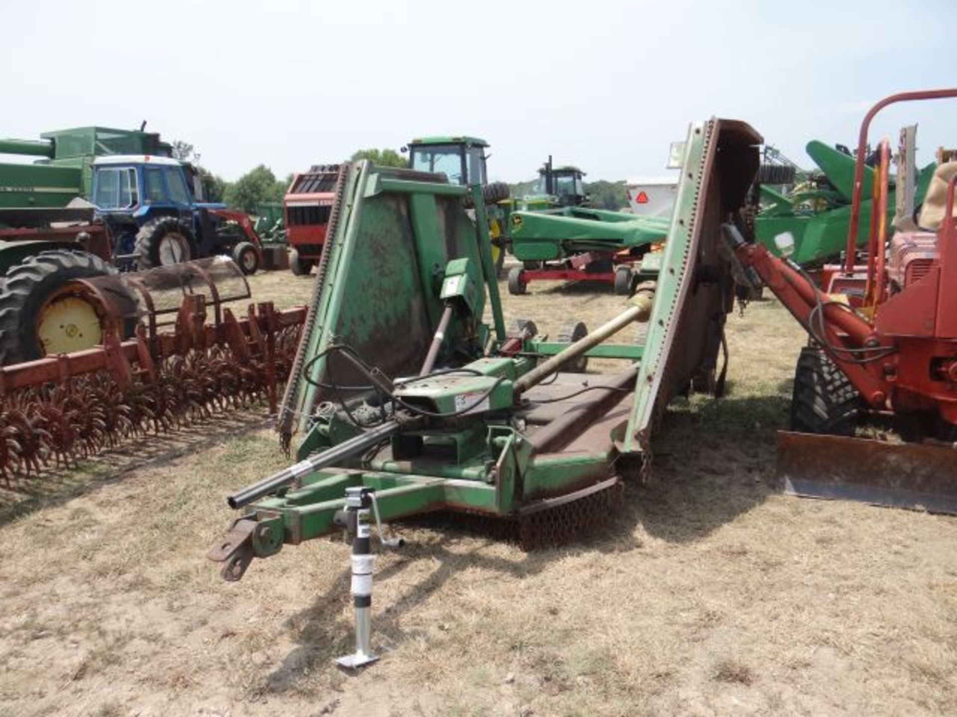 JD 1518 Cutter, 1993 #60393, 6 Laminated Tires, 1000 PTO, Front and Rear Chains, Near New Blades - Image 2 of 3