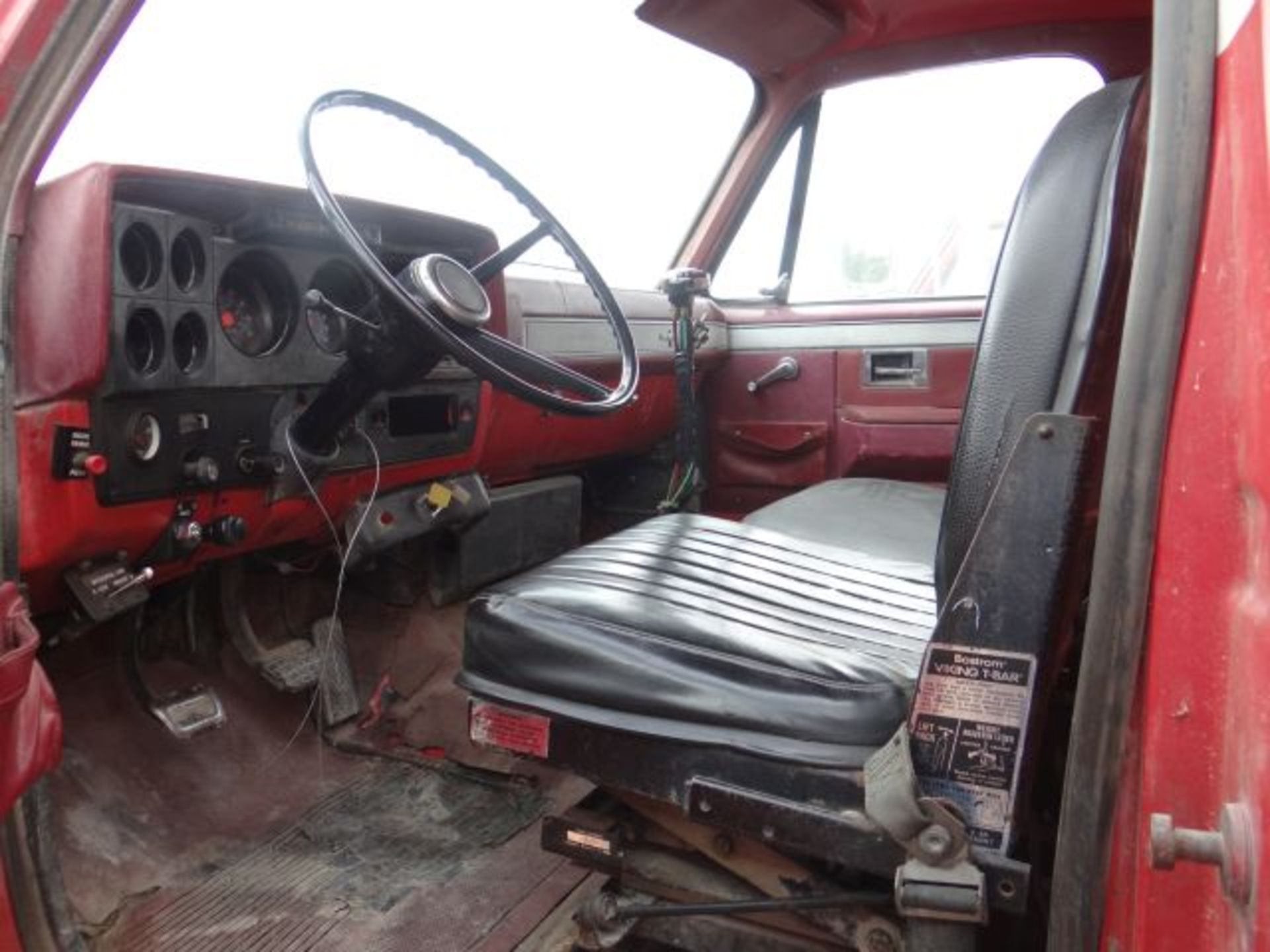 1981 Chevy C70 Dump Truck 930,500 miles, V8, 13sp, 14' Bed, Title in the Office - Image 4 of 4