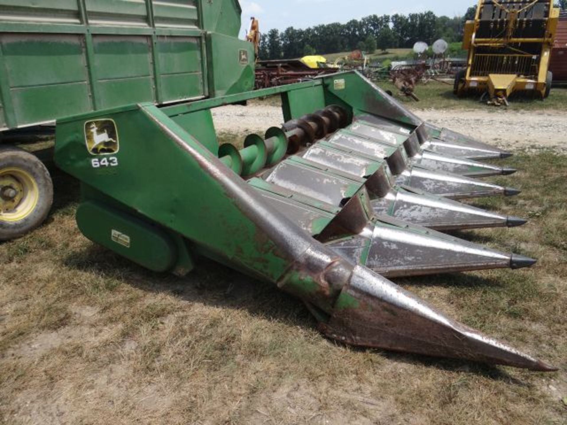 JD 643 Corn Head, 1980 #112770, 6 Row 30", High Tin, Ear Savers, Telescoping Drive Shafts - Image 4 of 4