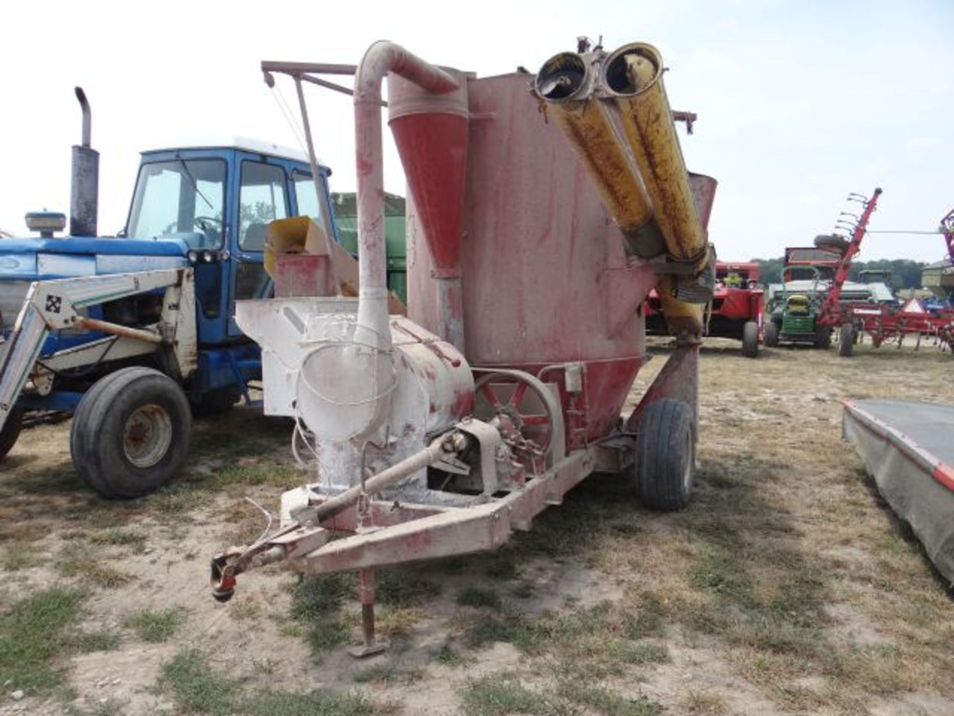 NH 358 Grinder Mixer Hyd Unload and Intake Augers, 540 PTO, Been Grinding Until Brought to the - Image 2 of 3