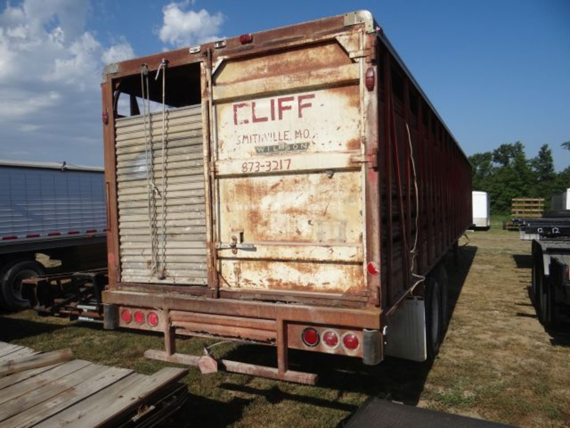 1976 Wilson Livestock Trailer 42', Title in the Office - Image 3 of 3