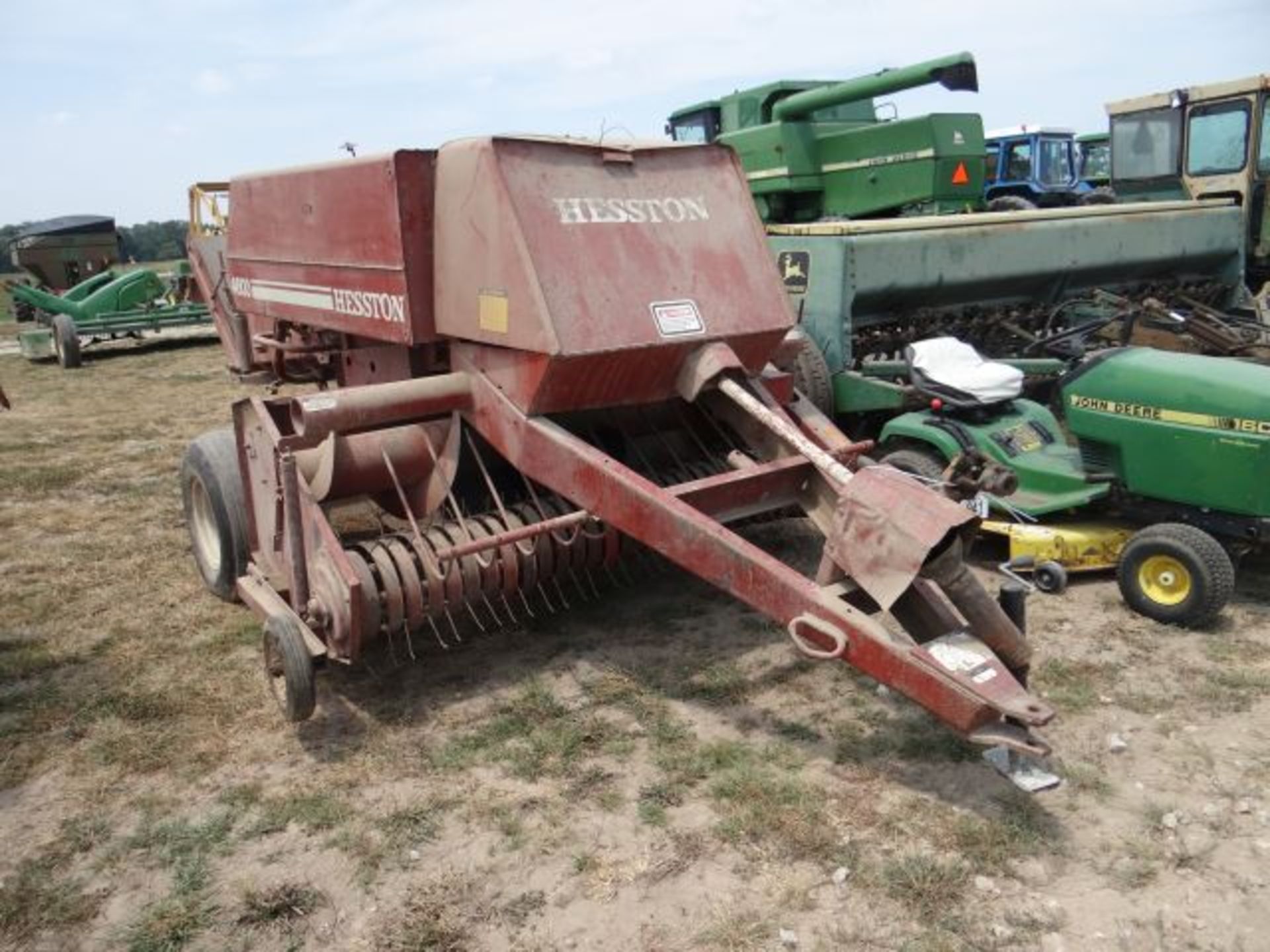 Hesston 4600 Inline Square Baler 540 PTO, Small Bales, Twine Tie, Manual in the Shed - Image 2 of 3