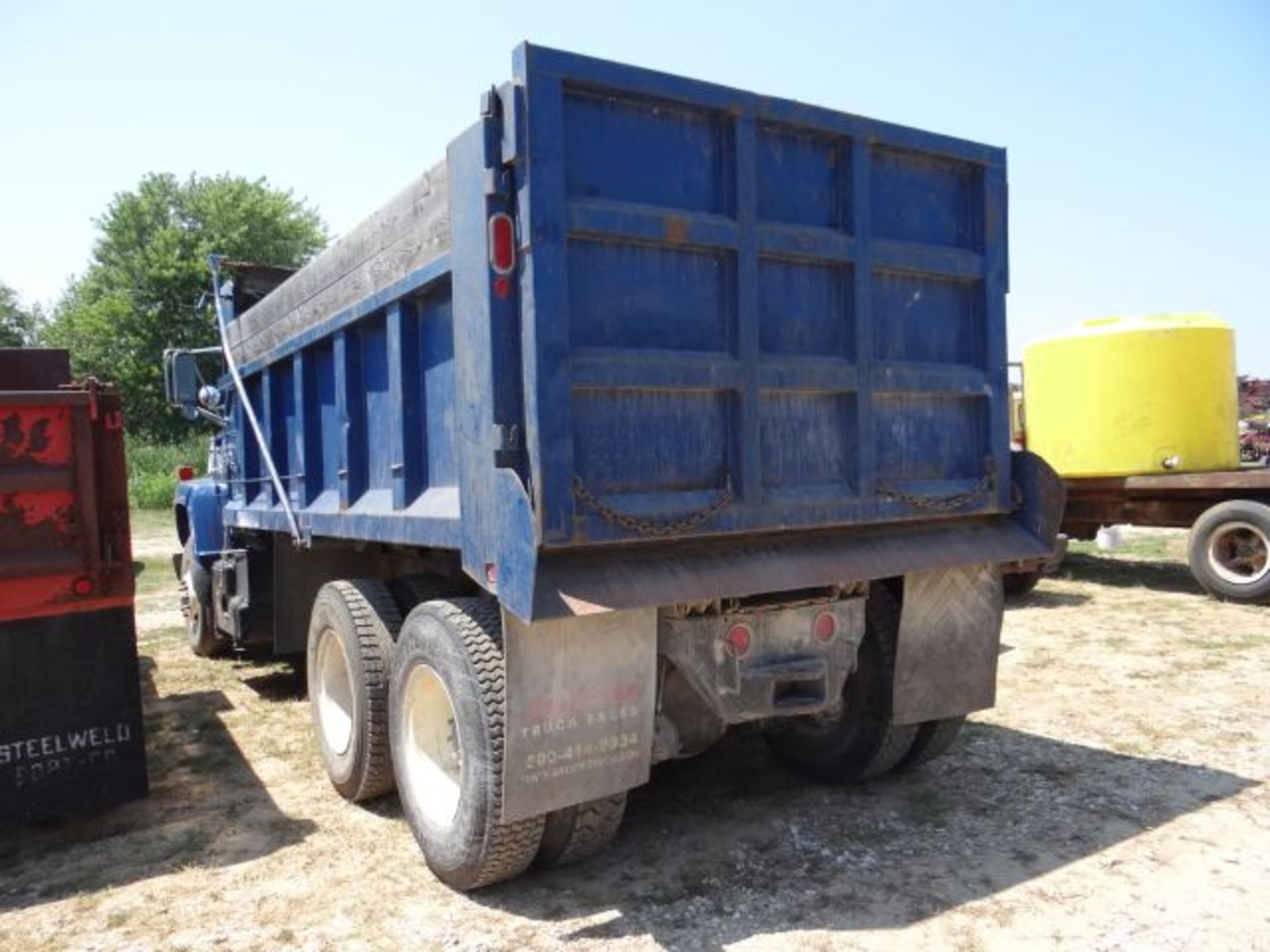 1981 Ford L9000 Dump Truck Runs Good, Title in the Office - Image 3 of 5