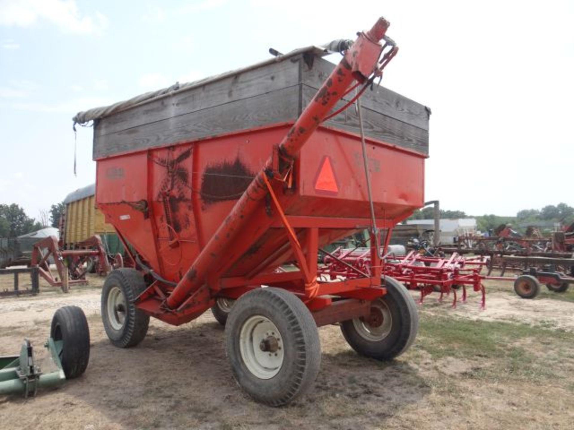 Kilbros 375 Gravity Wagon w/Seed Auger - Image 3 of 3