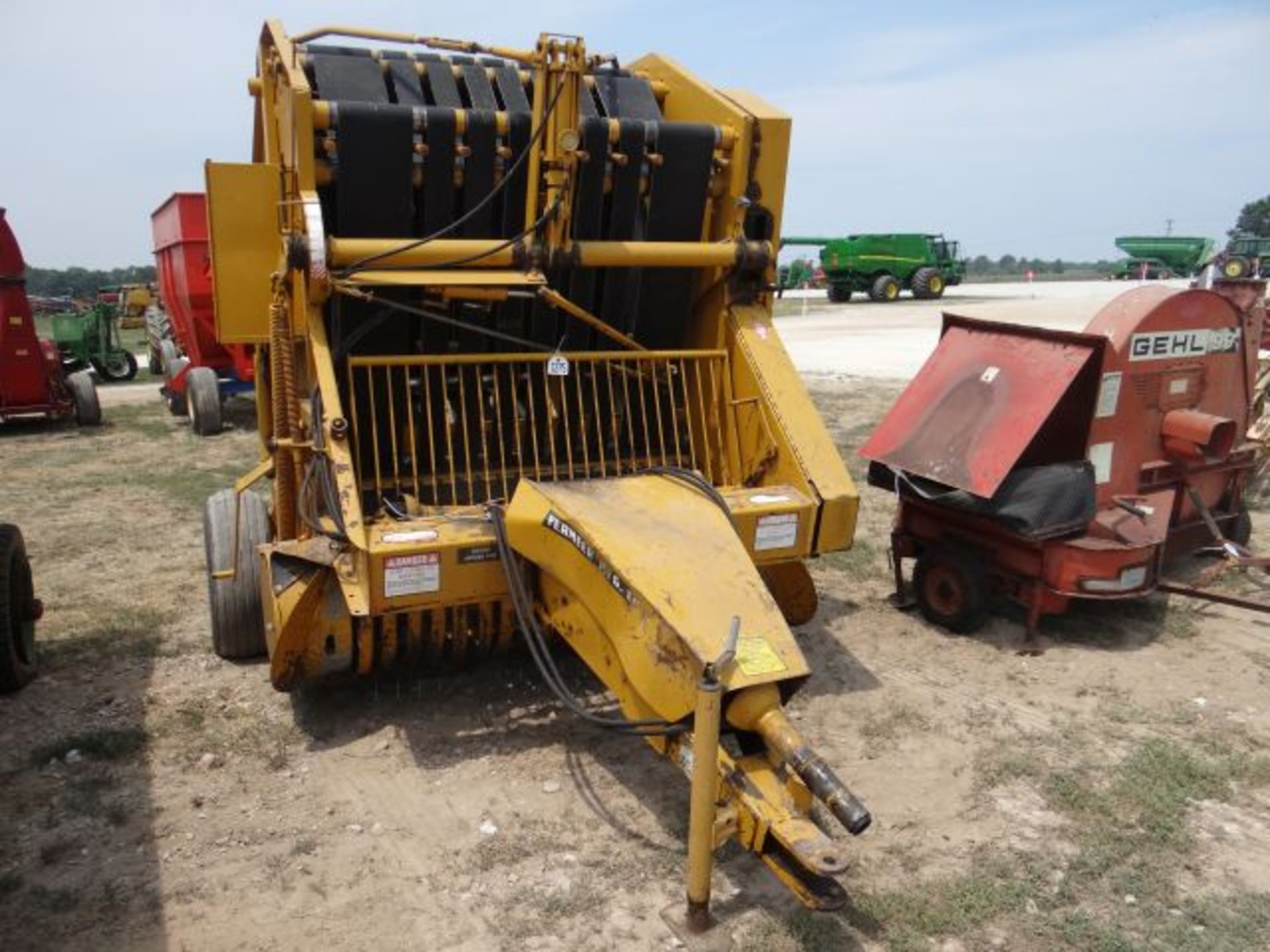 Vermeer 605F Round Baler 540 PTO, Always Shedded, Local Farmer, Needs a few teeth and gauge, - Image 2 of 3