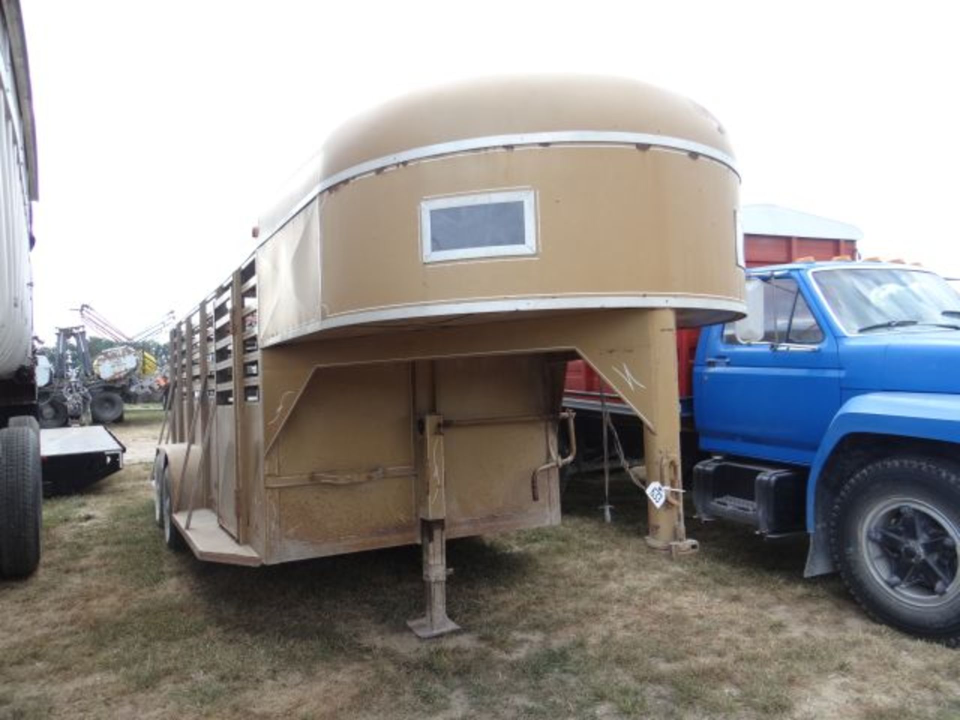 1976 Delta Livestock Trailer 16', Gooseneck, Title in the Office - Image 2 of 3