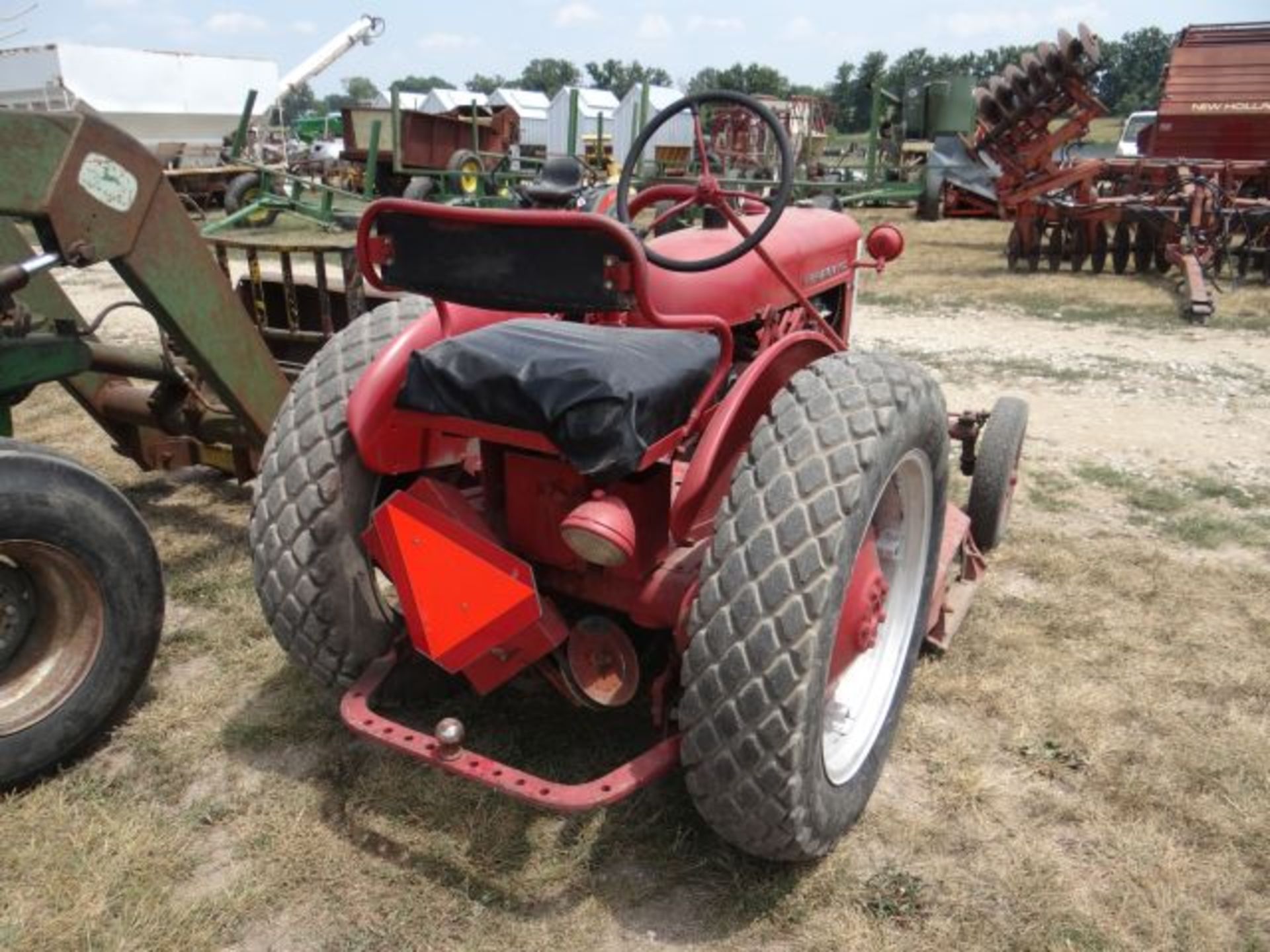 IH Cub Lowboy, 1955 Hyd Deck, Starts and Runs Good, New Starter and Battery, Turf Tires, Mows Good - Image 3 of 3