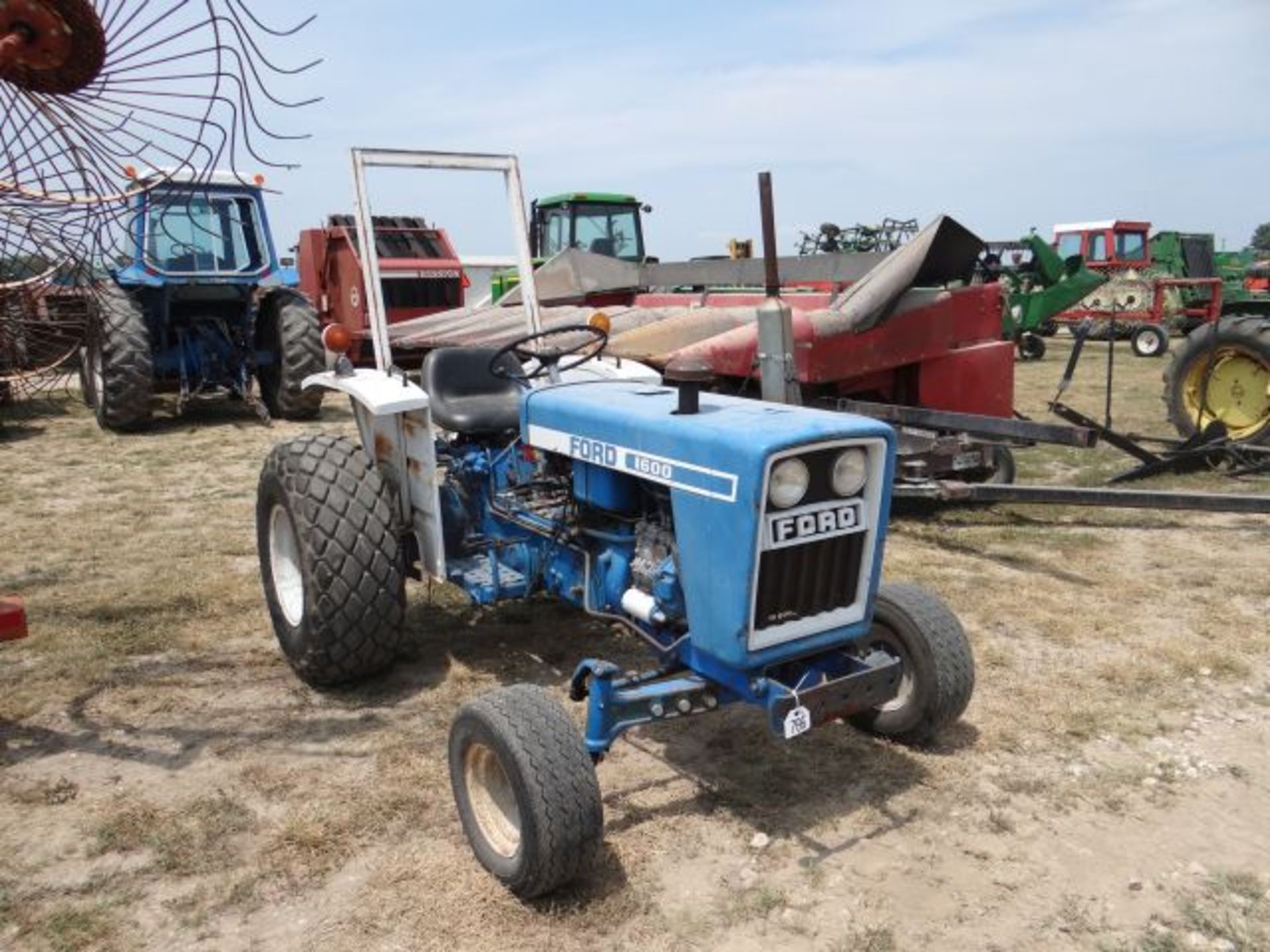 Ford 1600 Tractor, 1977 #112857, 4057 hrs, 2wd, 23hp Diesel, 9F/3R Trans, Diff Lock, 540 PTO