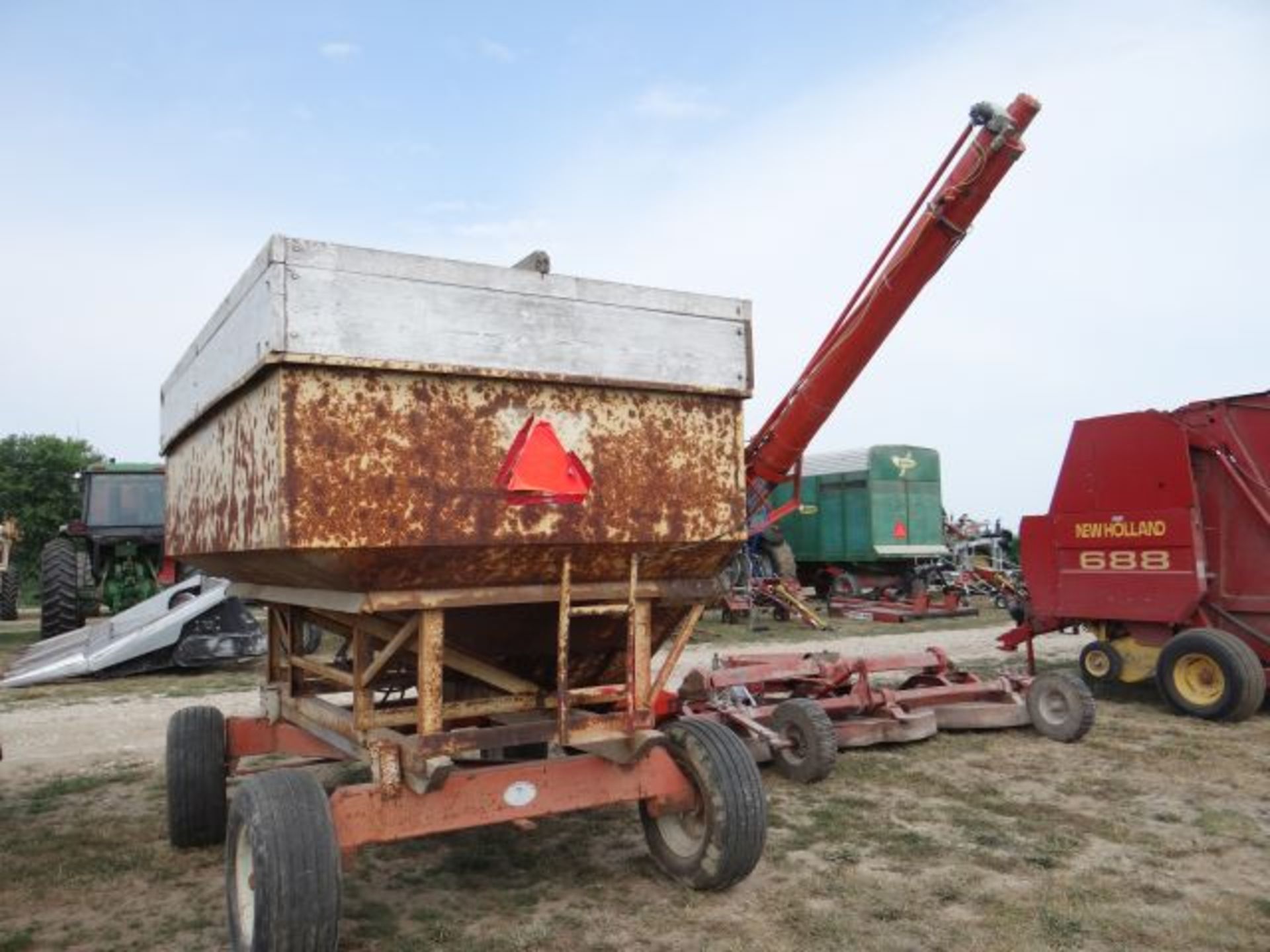 Farm King Gravity Wagon w/Hyd Auger - Image 3 of 3